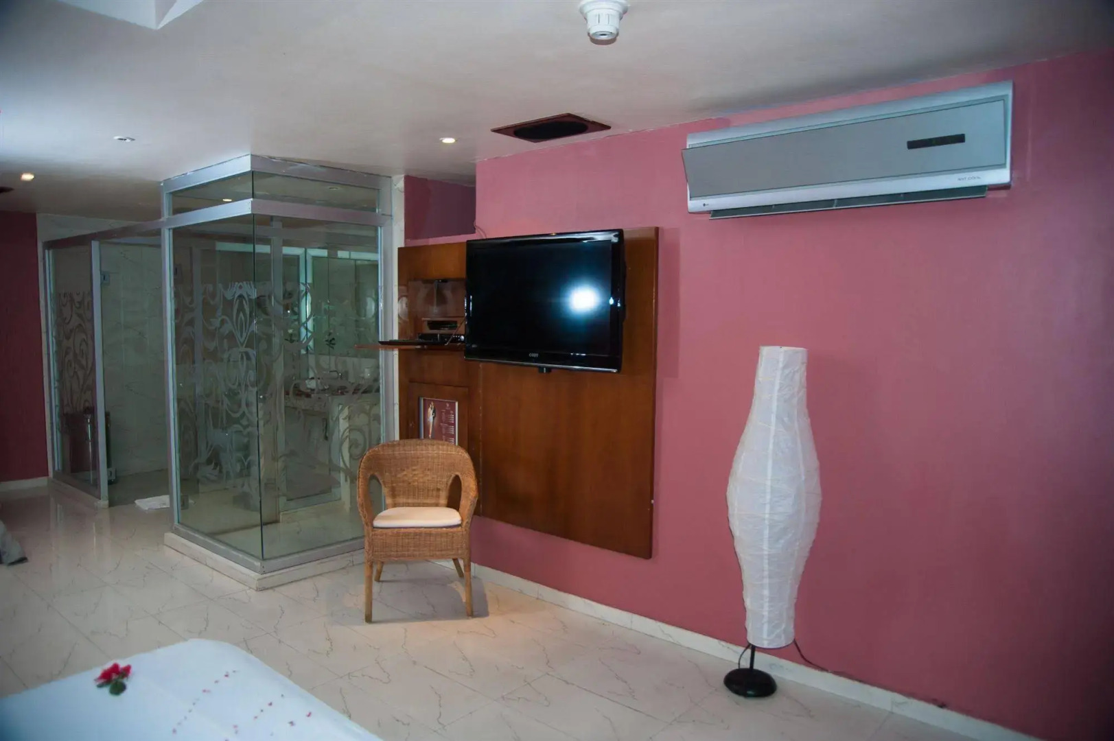 Hotel Aladdin Caracas - Couples Only