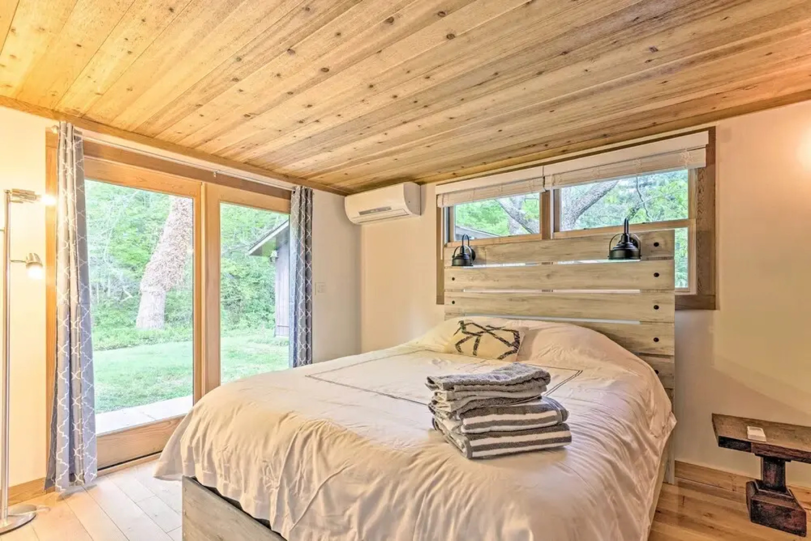 Custom Creekside Cabin in Blue Ridge Mountains