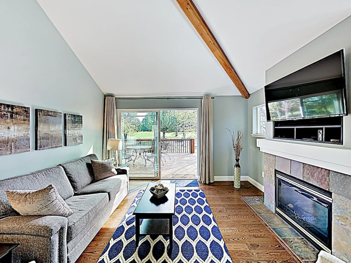 New Listing! Modern Townhome On Golf Course 3 Bedroom Townhouse