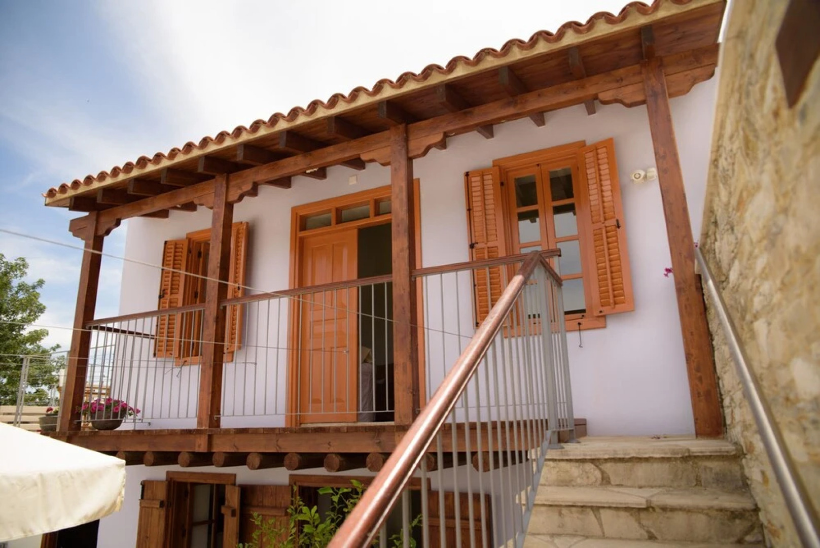 Thyone Uno Bal Cottage