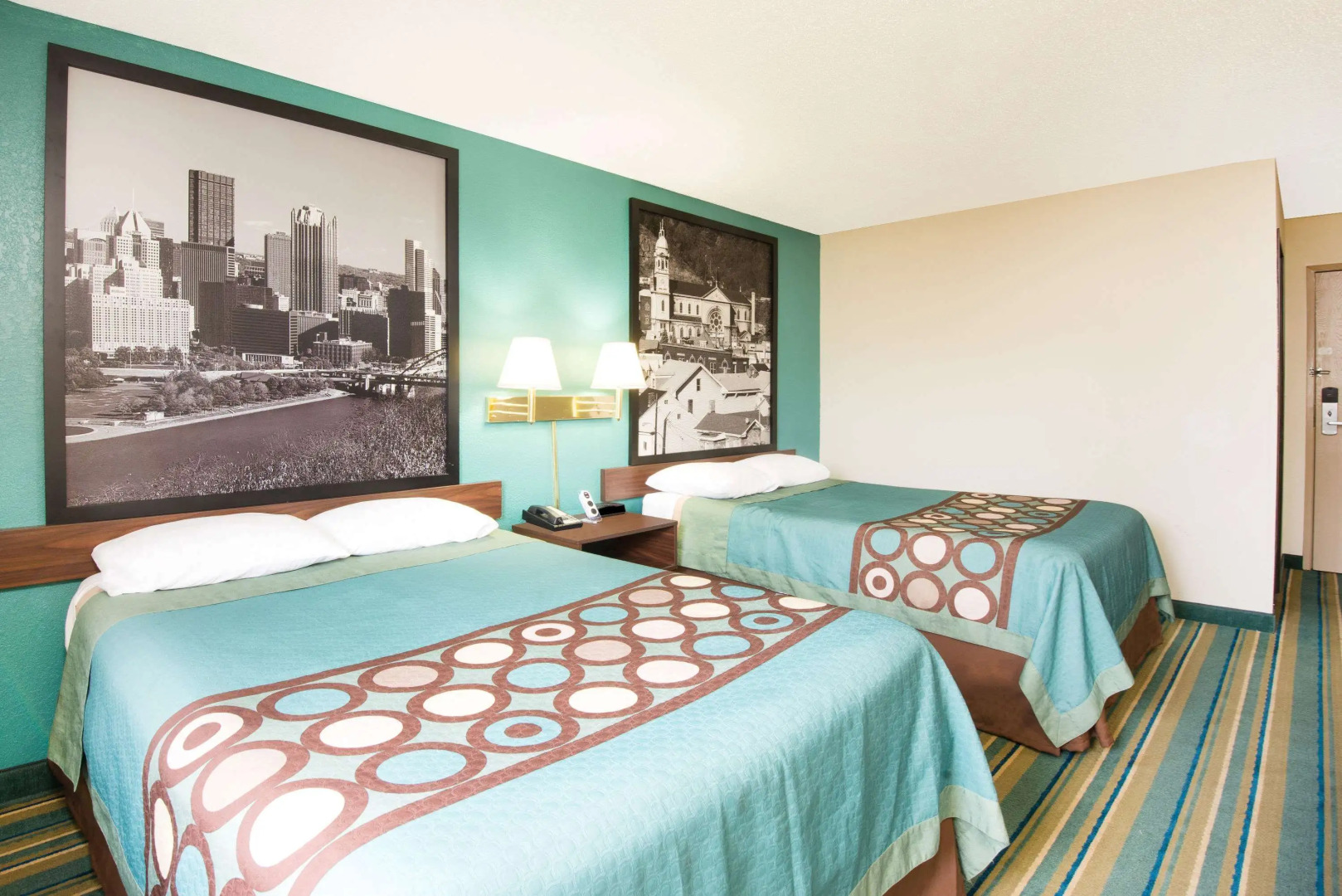 Super 8 by Wyndham Pittsburgh PA Airport/University Area