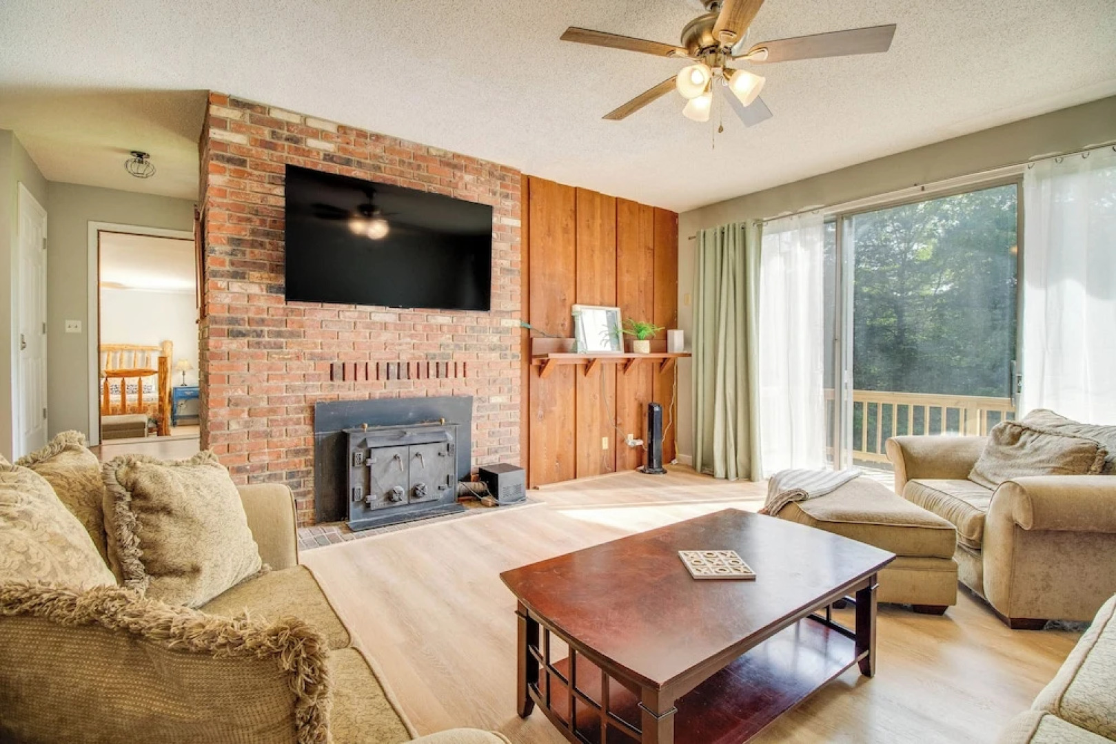 Spacious Mountain Home Retreat Near Norfork Lake!