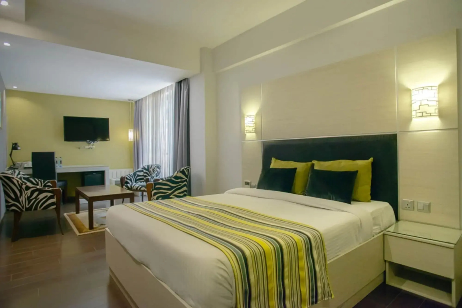 Cloud Hotel & Suites