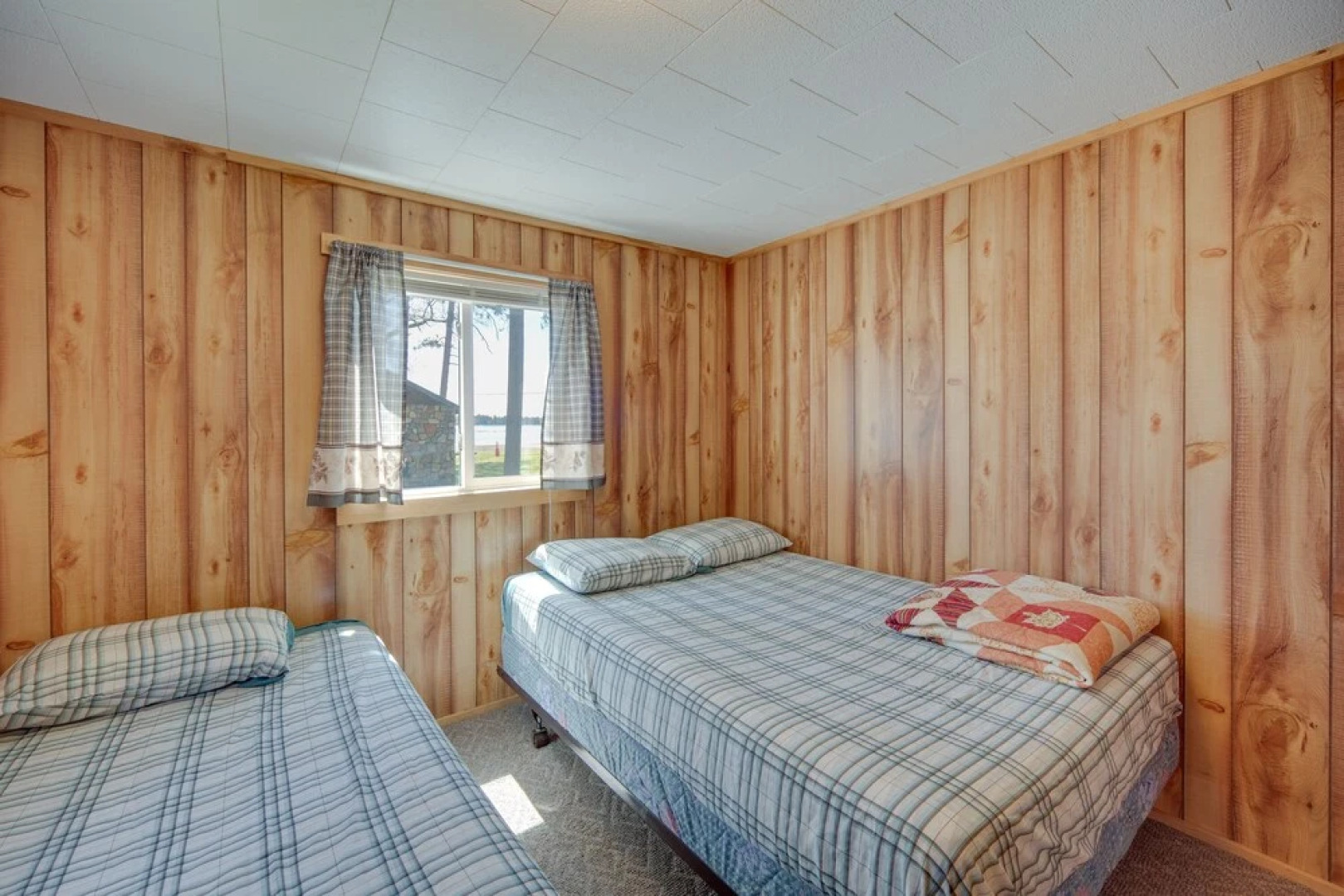 Rustic Cabin w/ Fire Pit, Steps to Sand Lake!