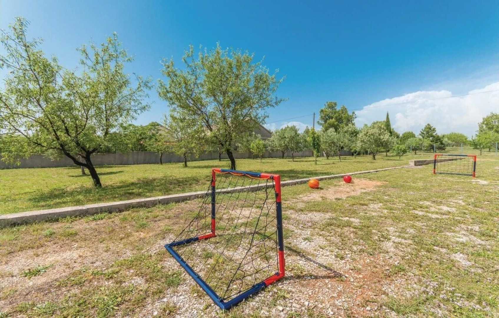 Amazing Home in Lisicic With 4 Bedrooms, Wifi and Outdoor Swimming Pool