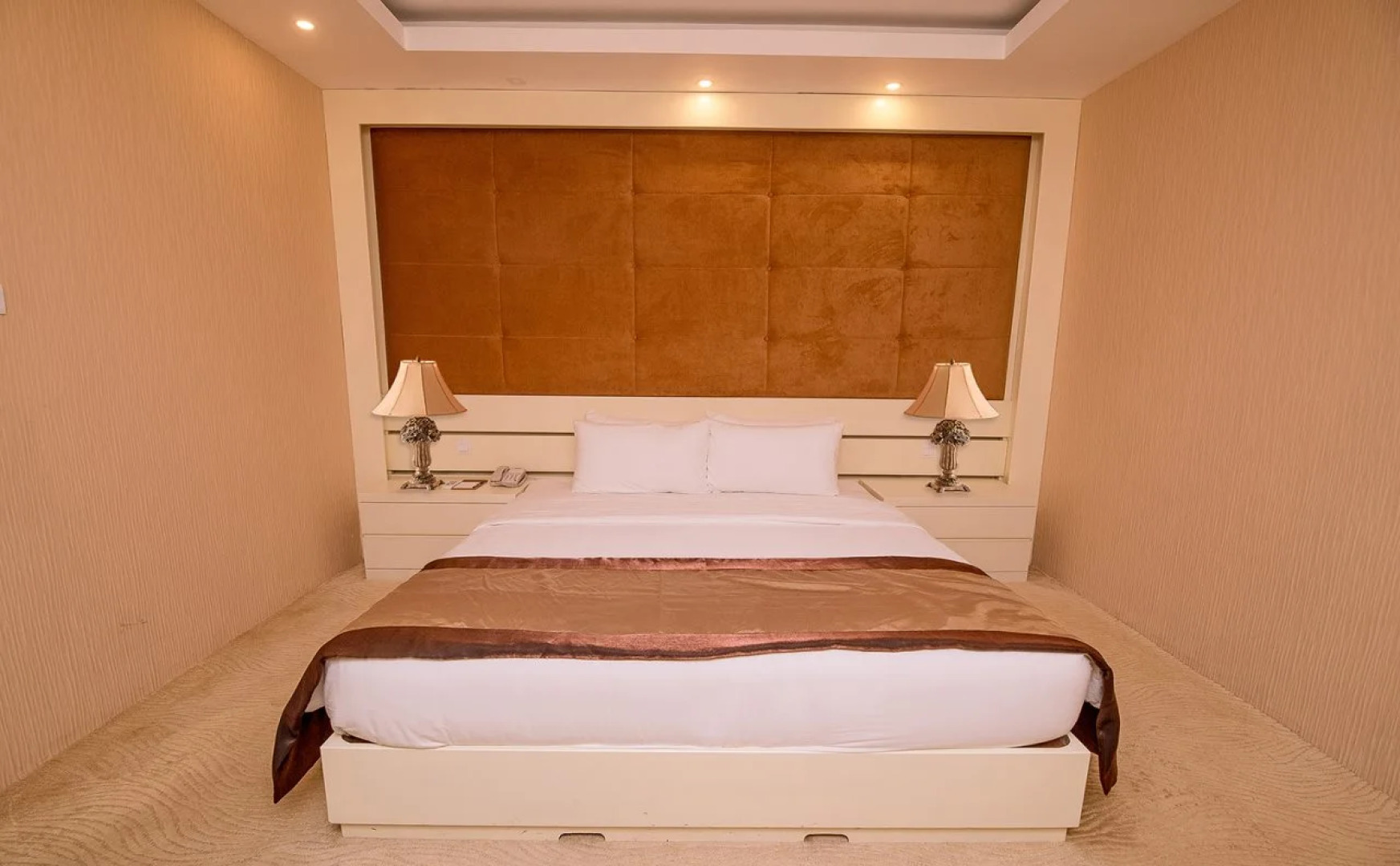 Grandeeza Luxury Hotel