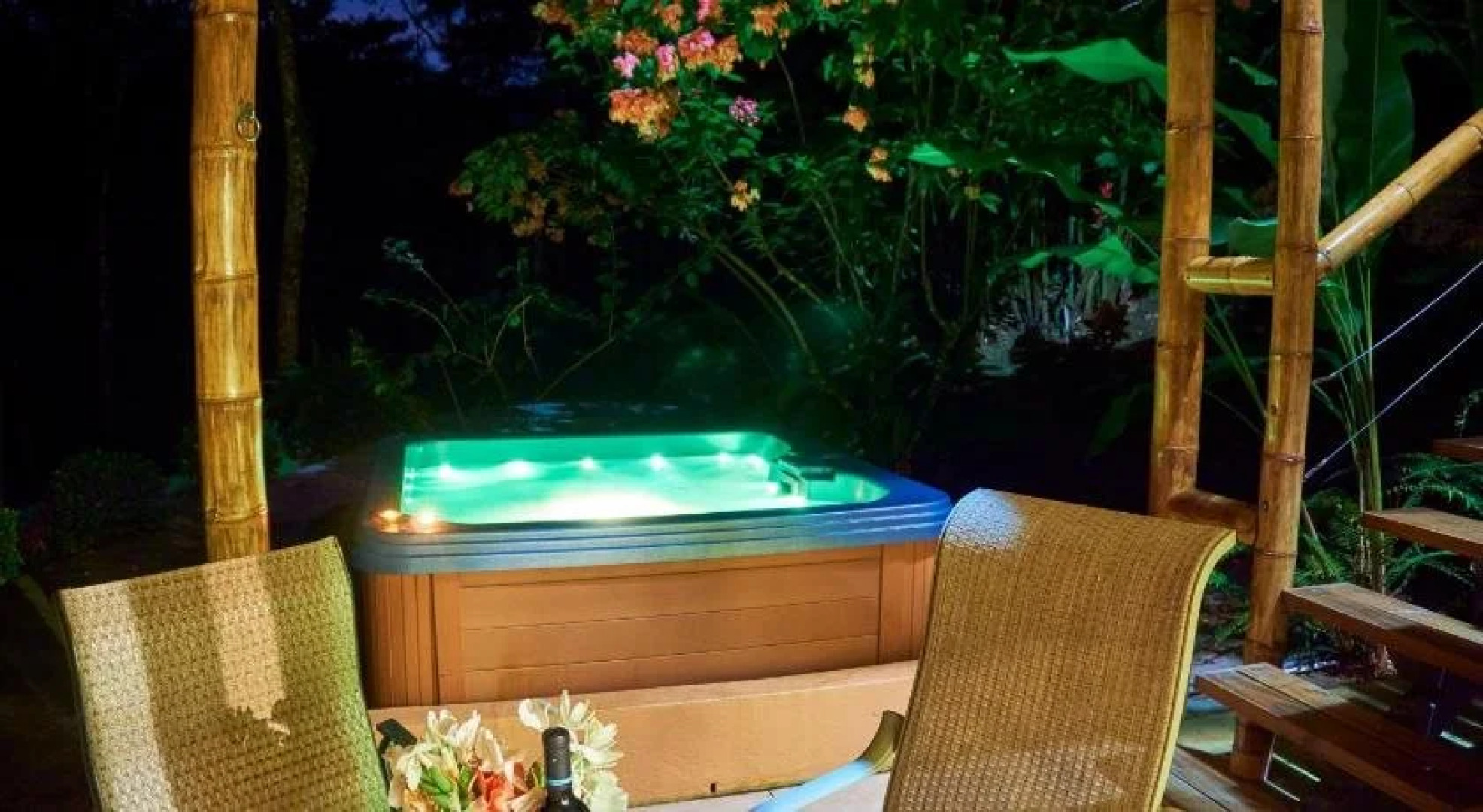 Manoas Luxury Camping and Villa Rentals