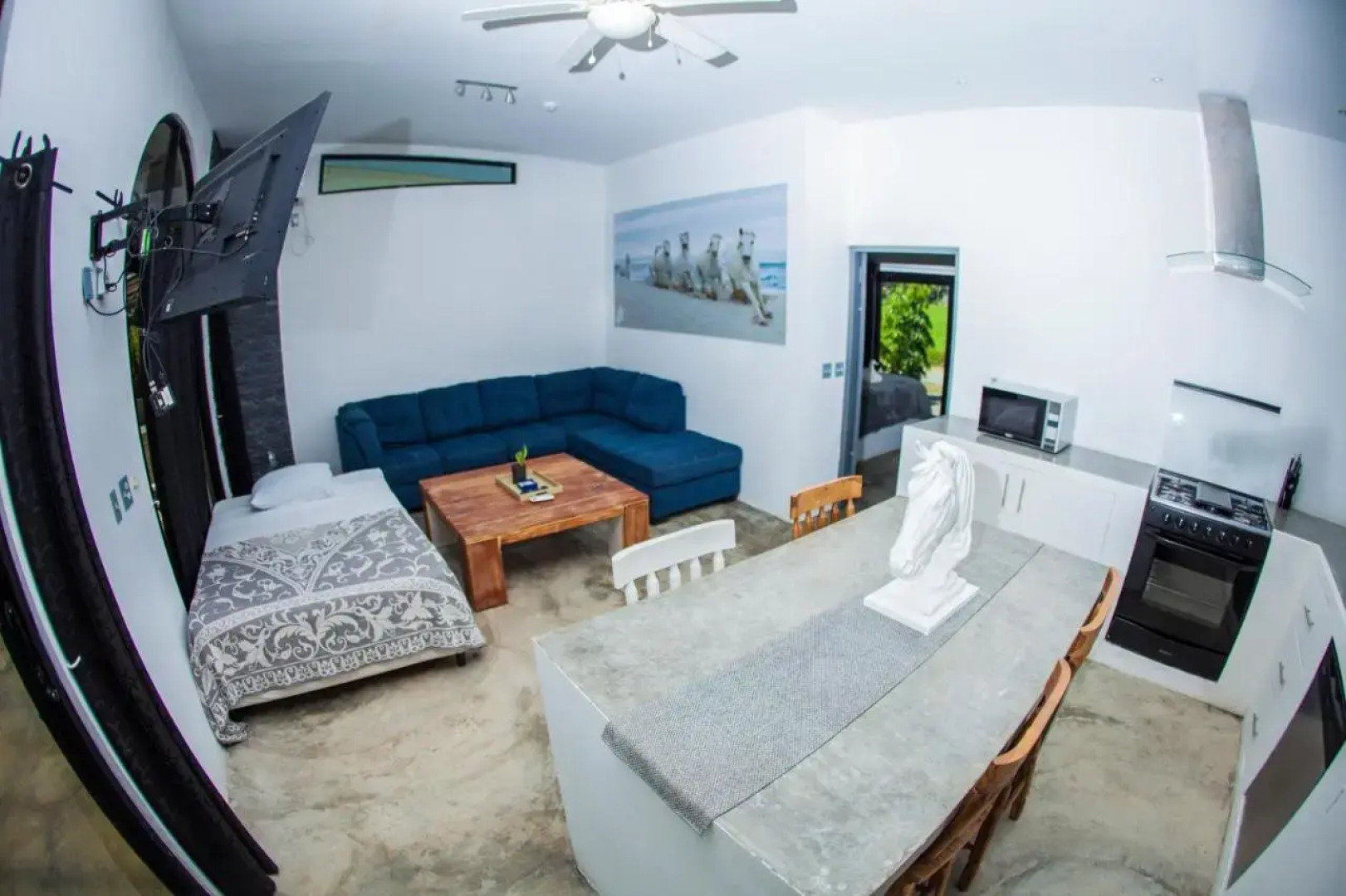 Show Pony Beach Resort and Suites