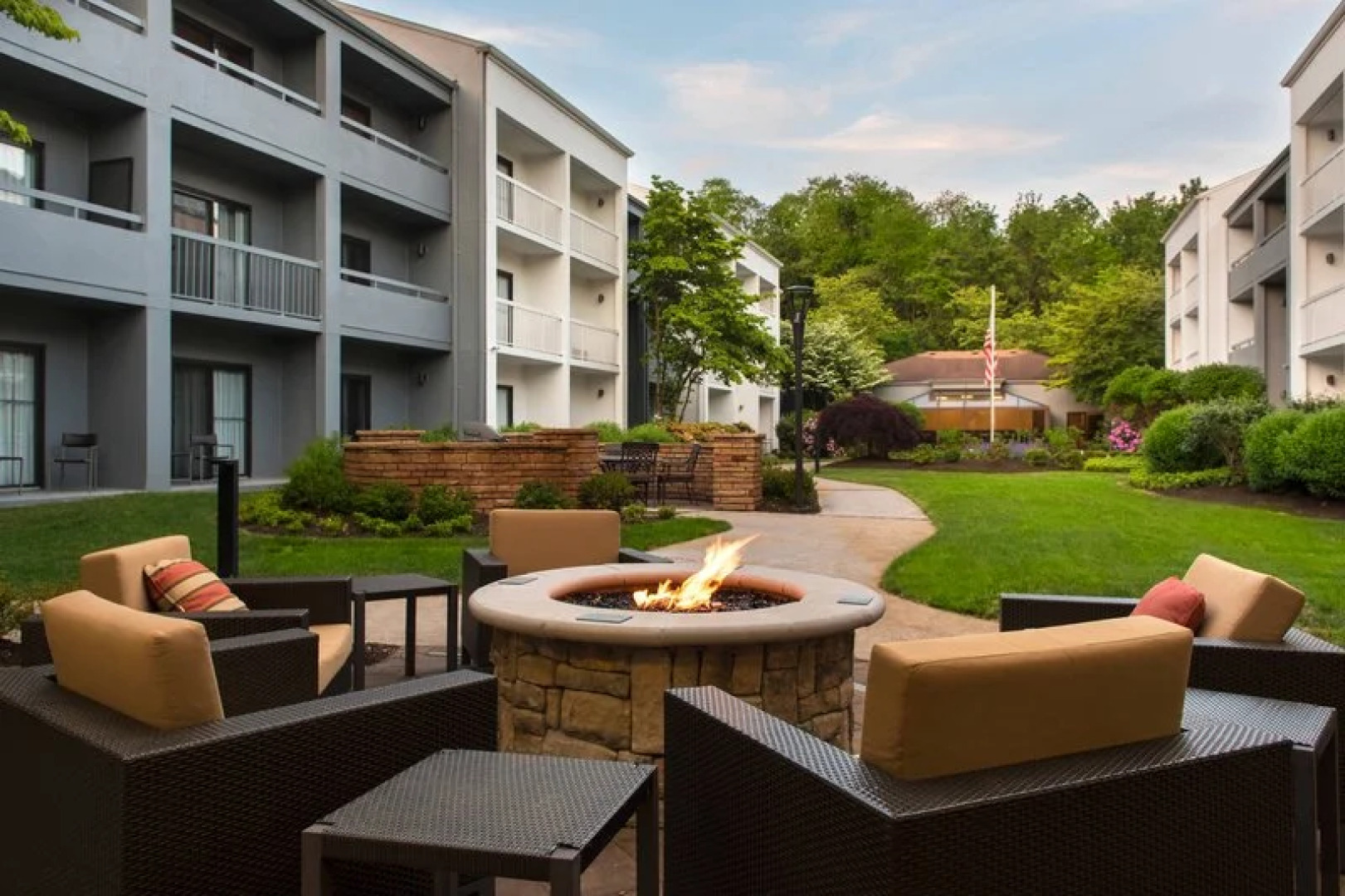 Courtyard Lincroft Red Bank