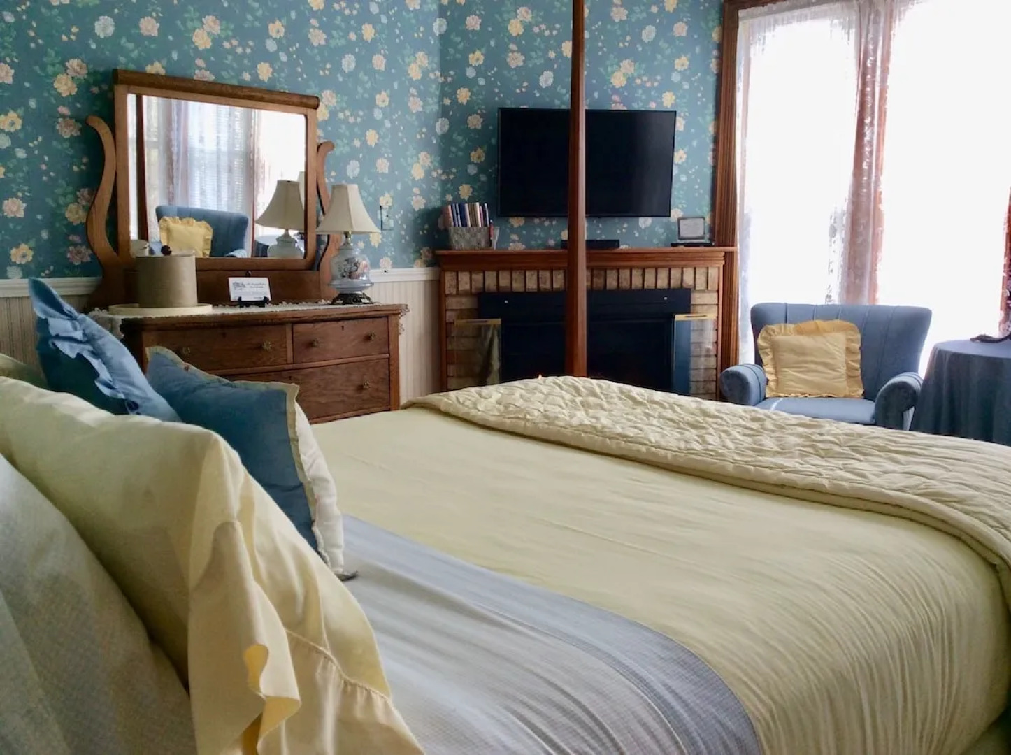 Rockwell Falls Inn and Wine Bar