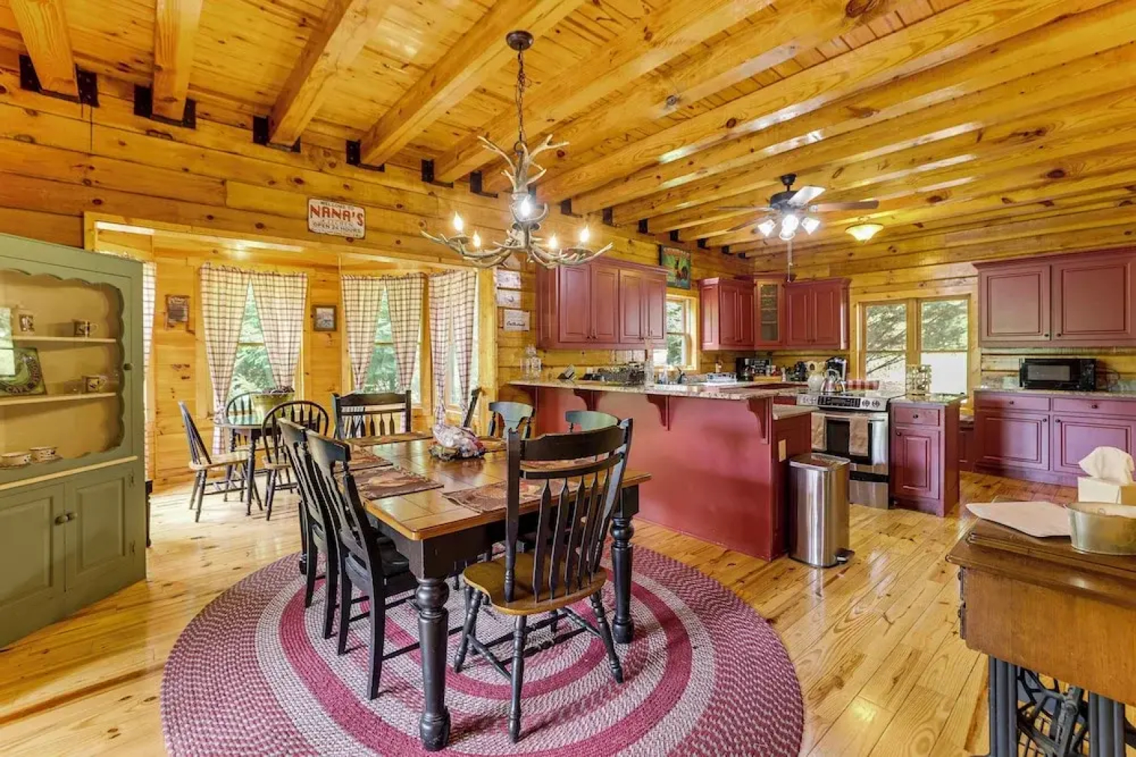 Charming Lake Hartwell Retreat w/ Game Room