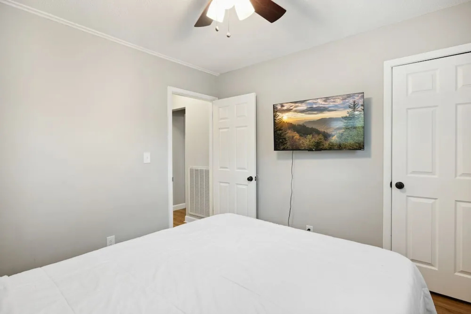 Bluff Mountain Bungalow 4 Bedroom Home by RedAwning