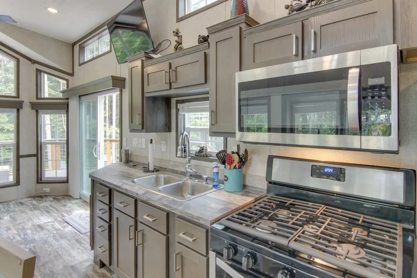 Tree-lined Cabin w/ Grill in Penrose!