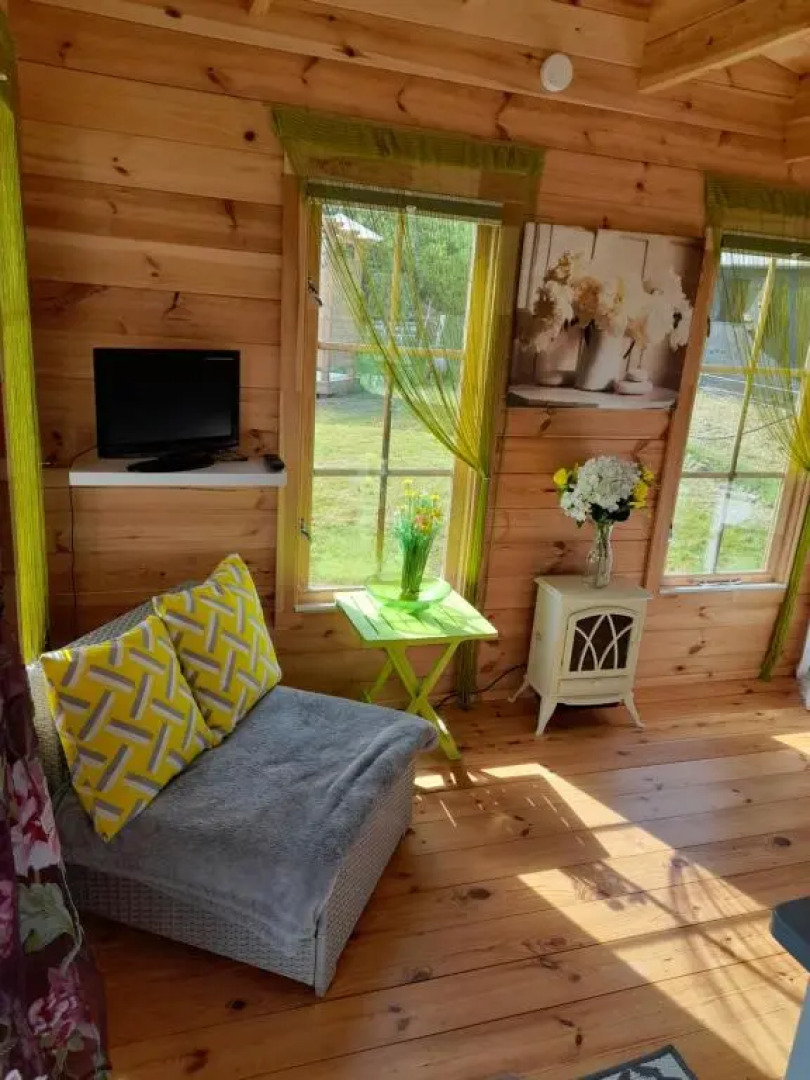 Log cabin retreat and luxury bell tent