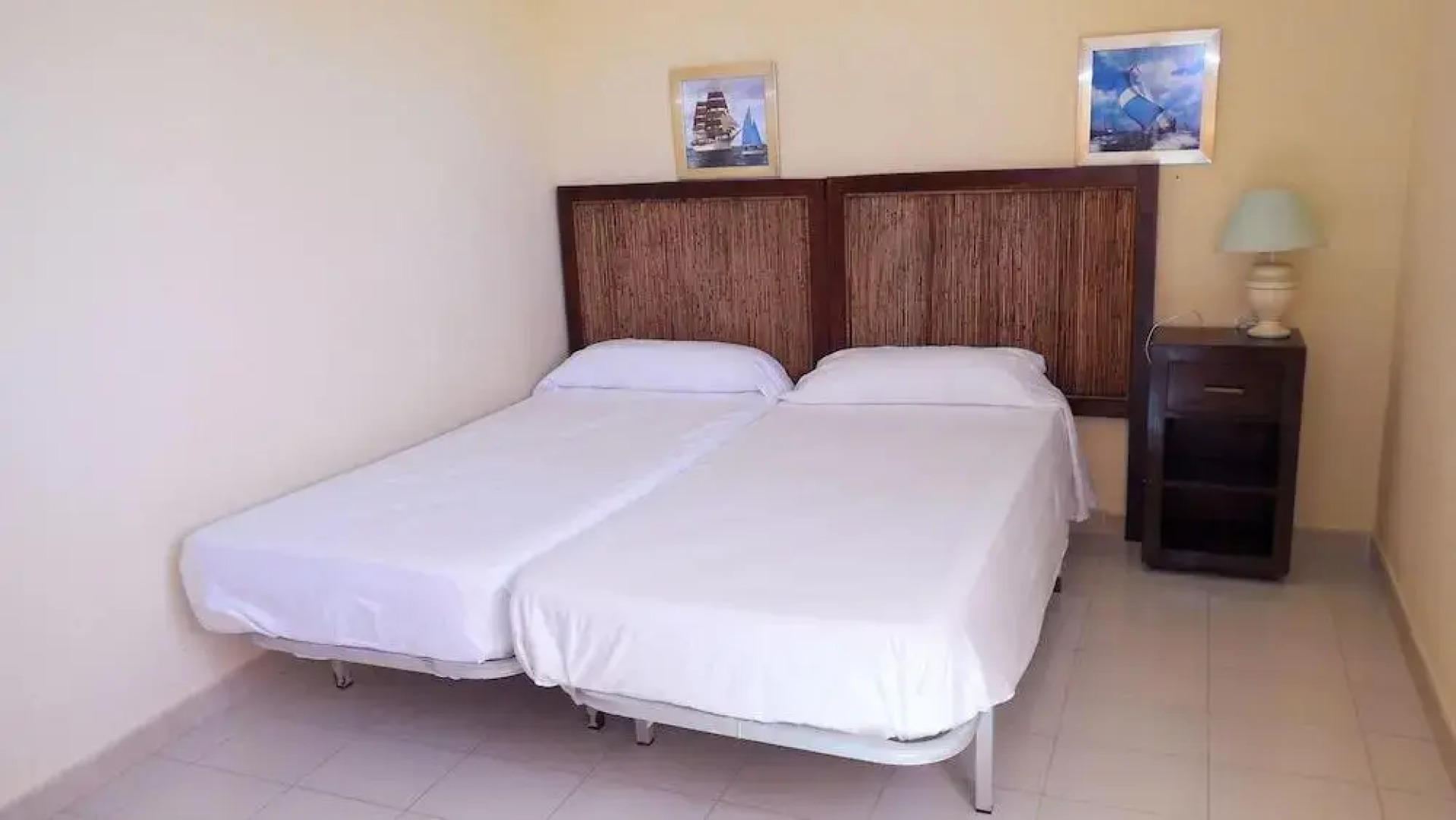 Apartamentos Playa Romana 3000