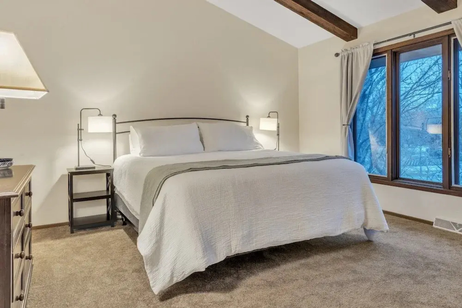 Amazing Hideaway - Short Walk To Hoyt Park! 3 Bedroom Townhouse by Redawning