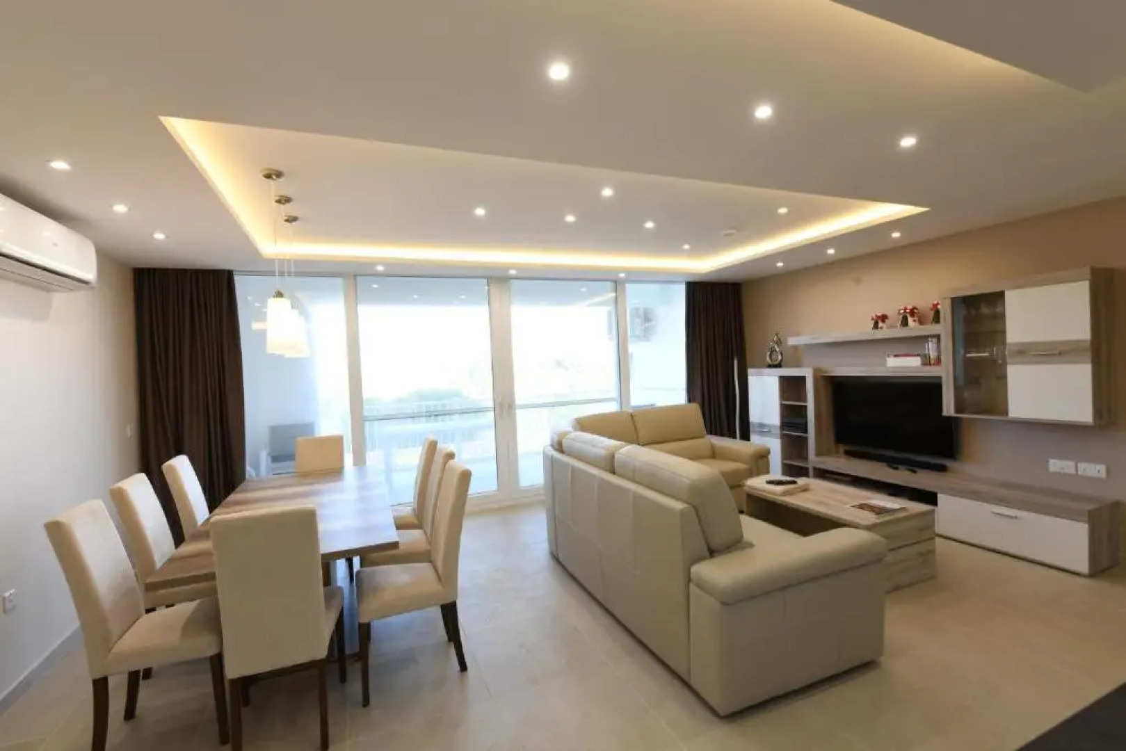 Wileg 4B Luxury Two Bedroom Apartment with Shared Swimming Pool.