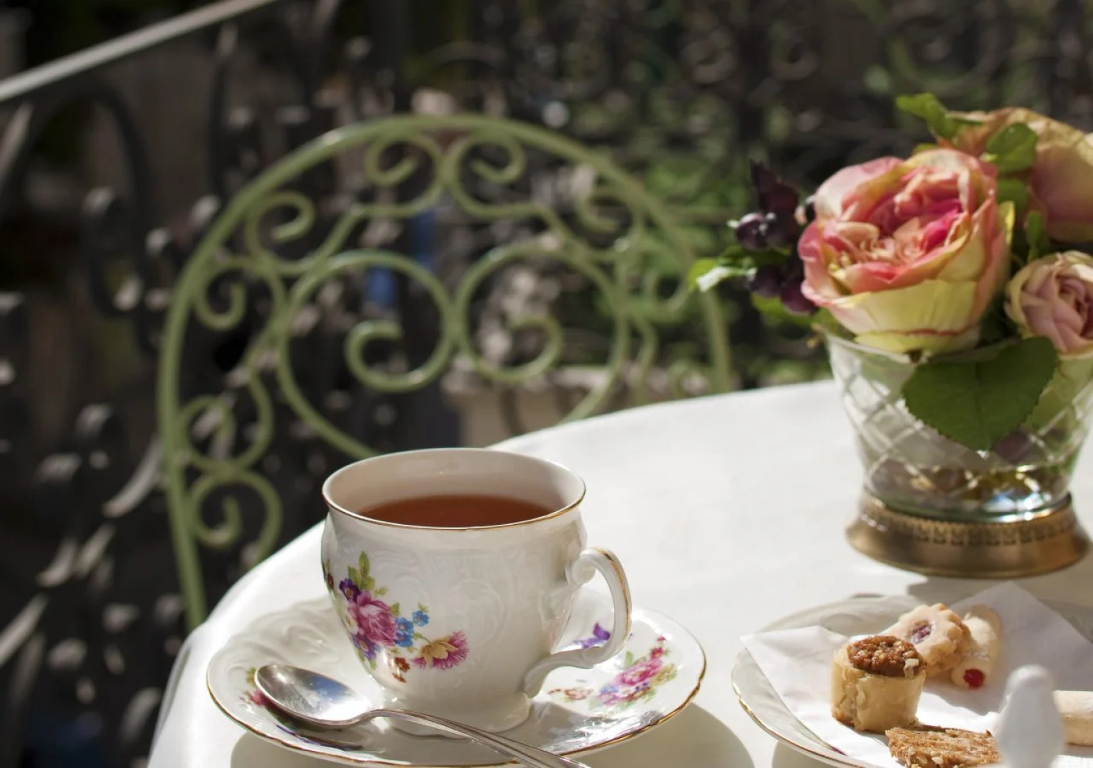 The Elliot - Adults only