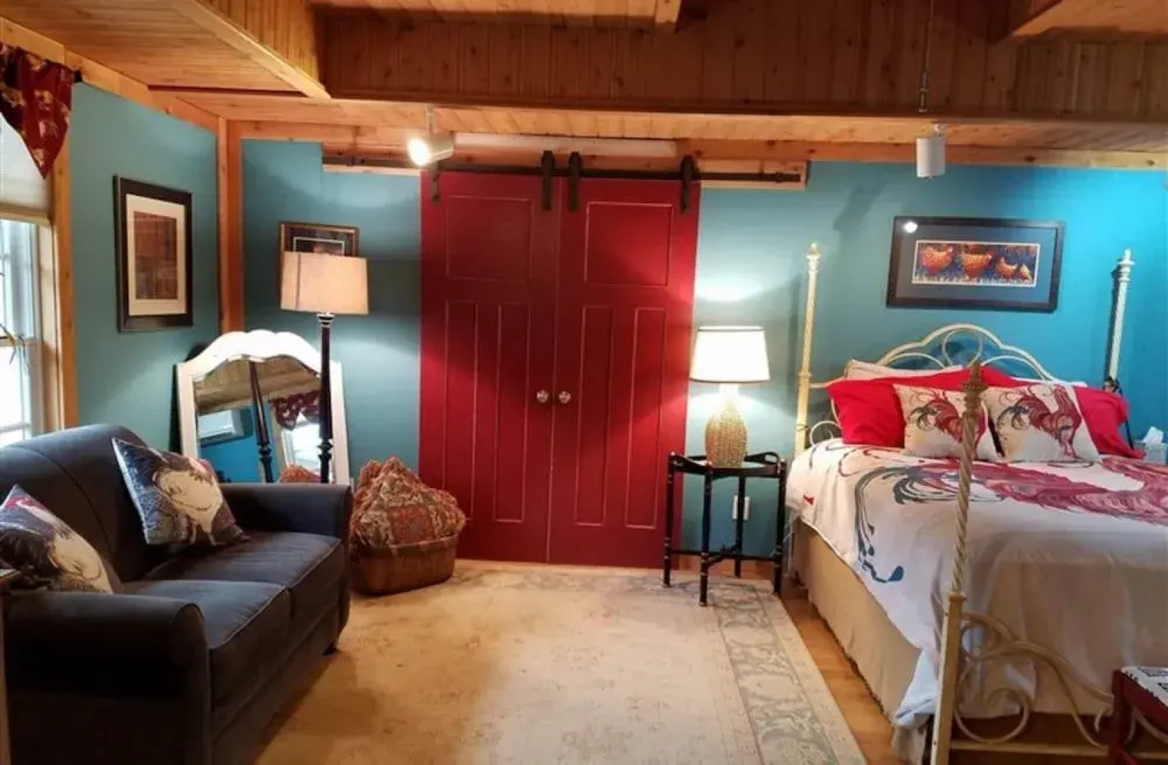 Silly Chickens Lodge B&B