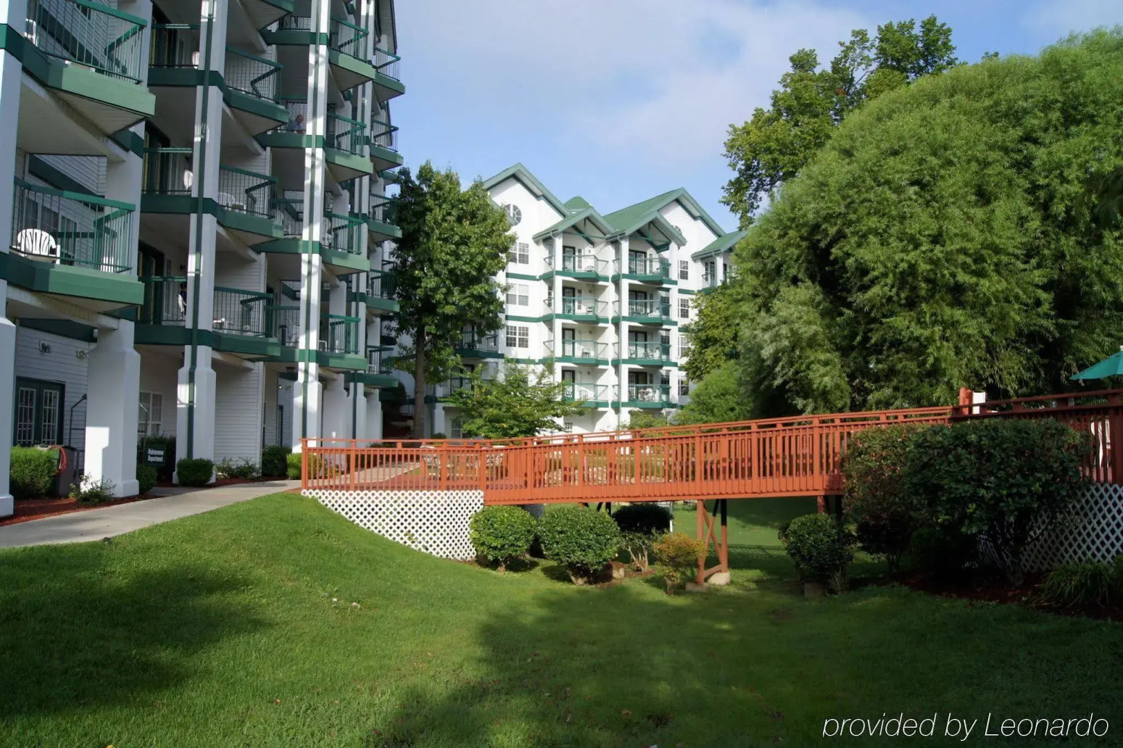 Surrey's Carriage Place Resort