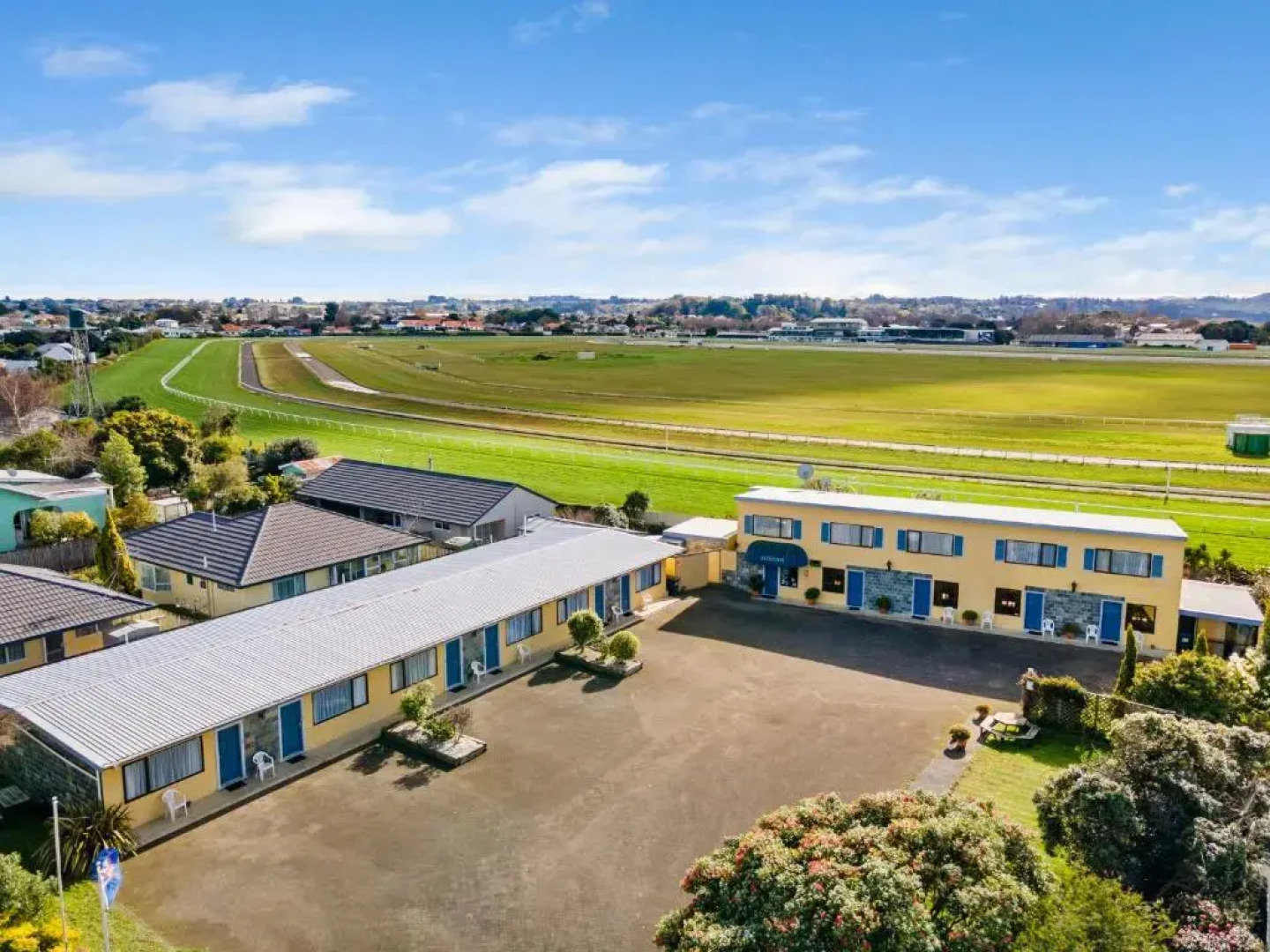 Coachmans Lodge Motel