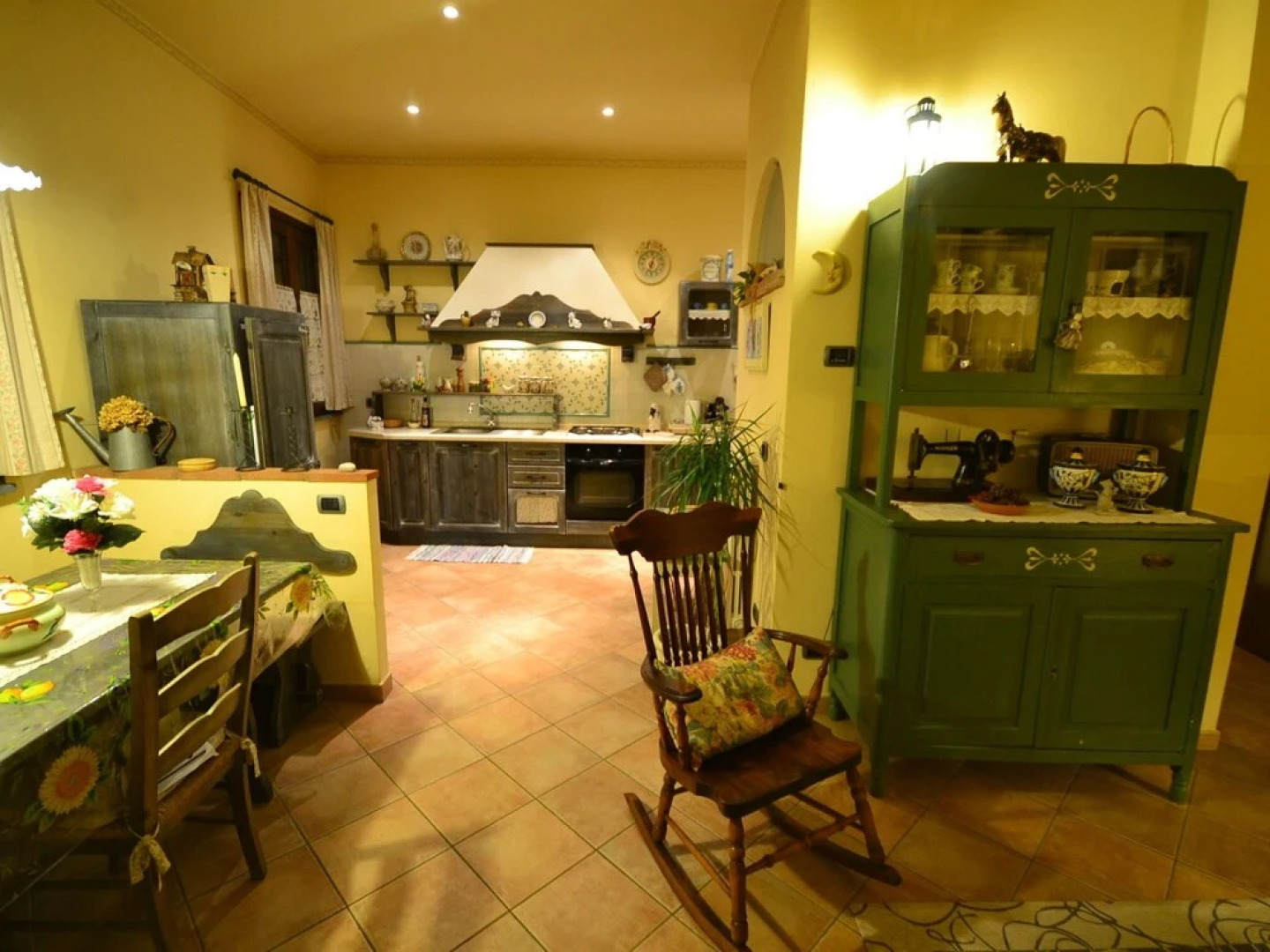 Cozy Holiday Home with a Jacuzzi in Montopoli