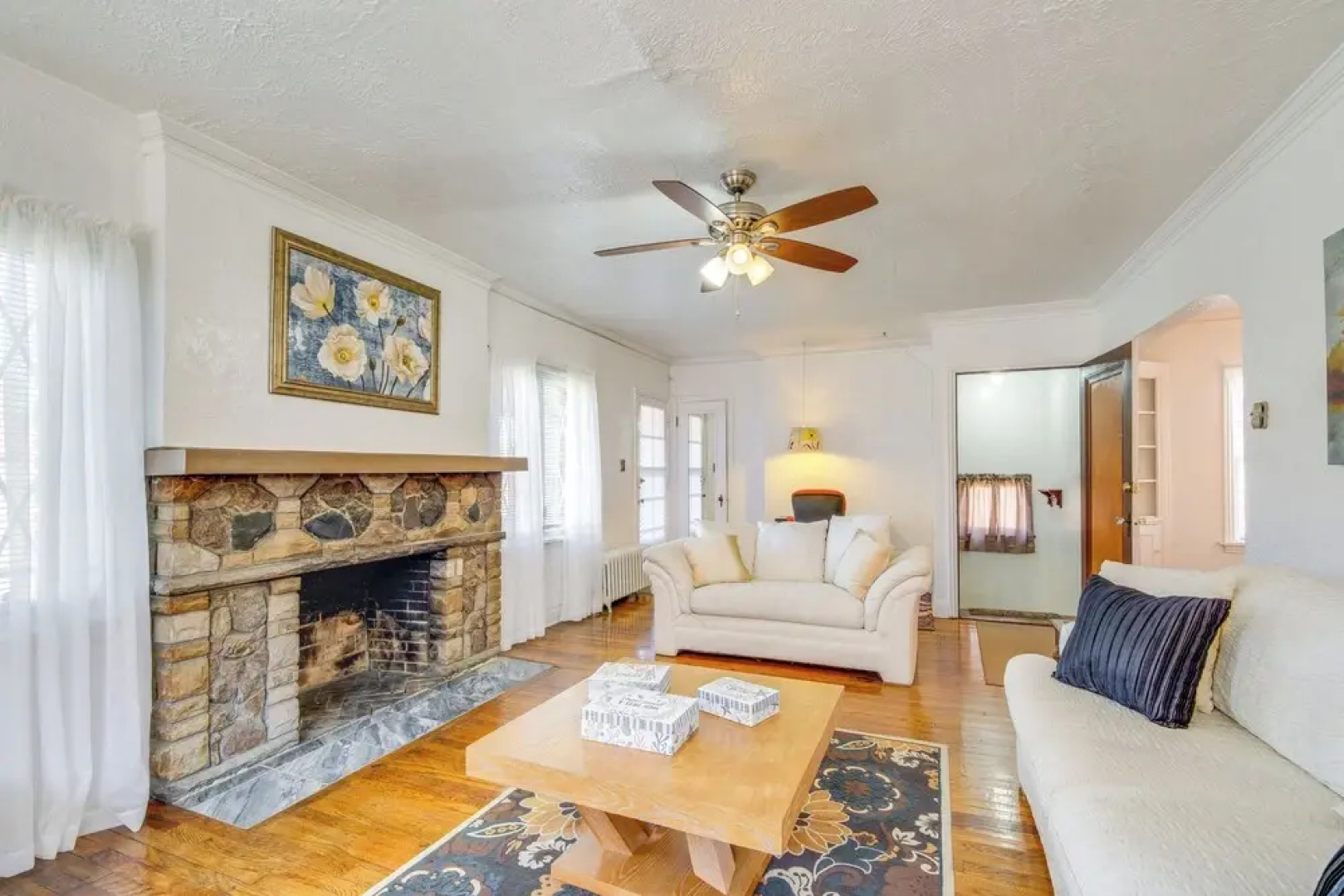 Trendy South Euclid Apt - 5 Mi to Cleveland Clinic