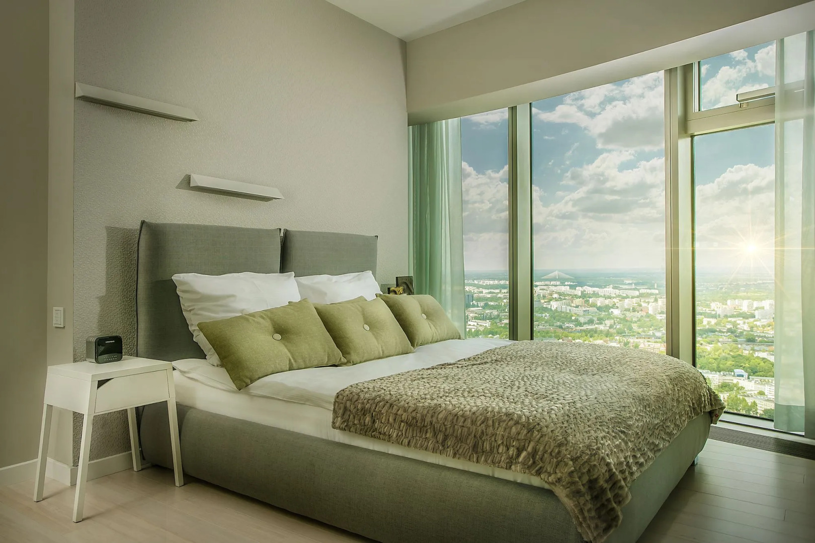 40th+ Floor Luxury Apartments in Sky Tower