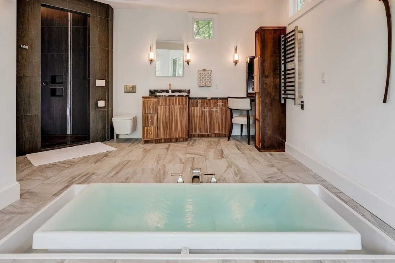 Waterfall Manor - 4 Br Home