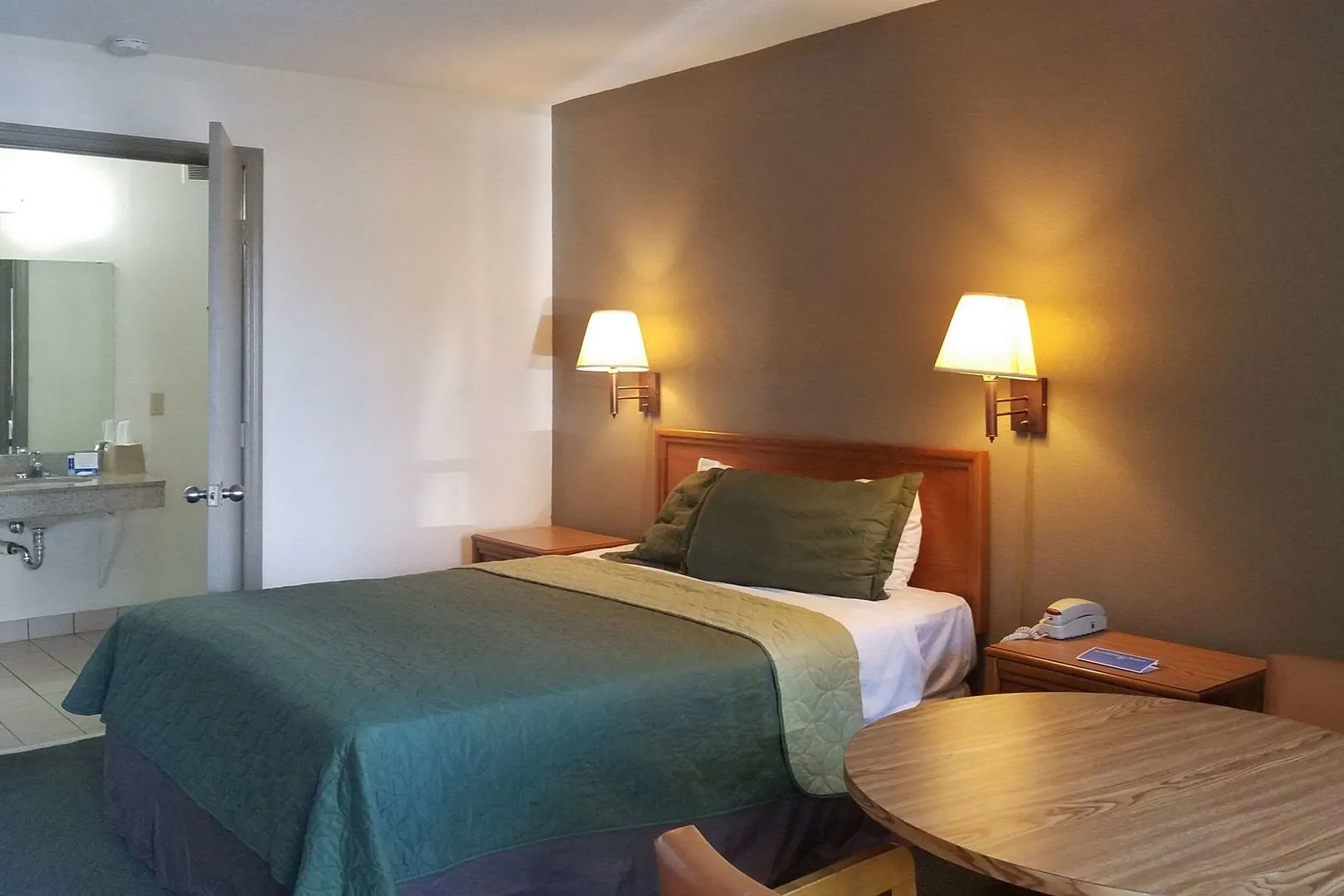 Travelers Inn & Suites