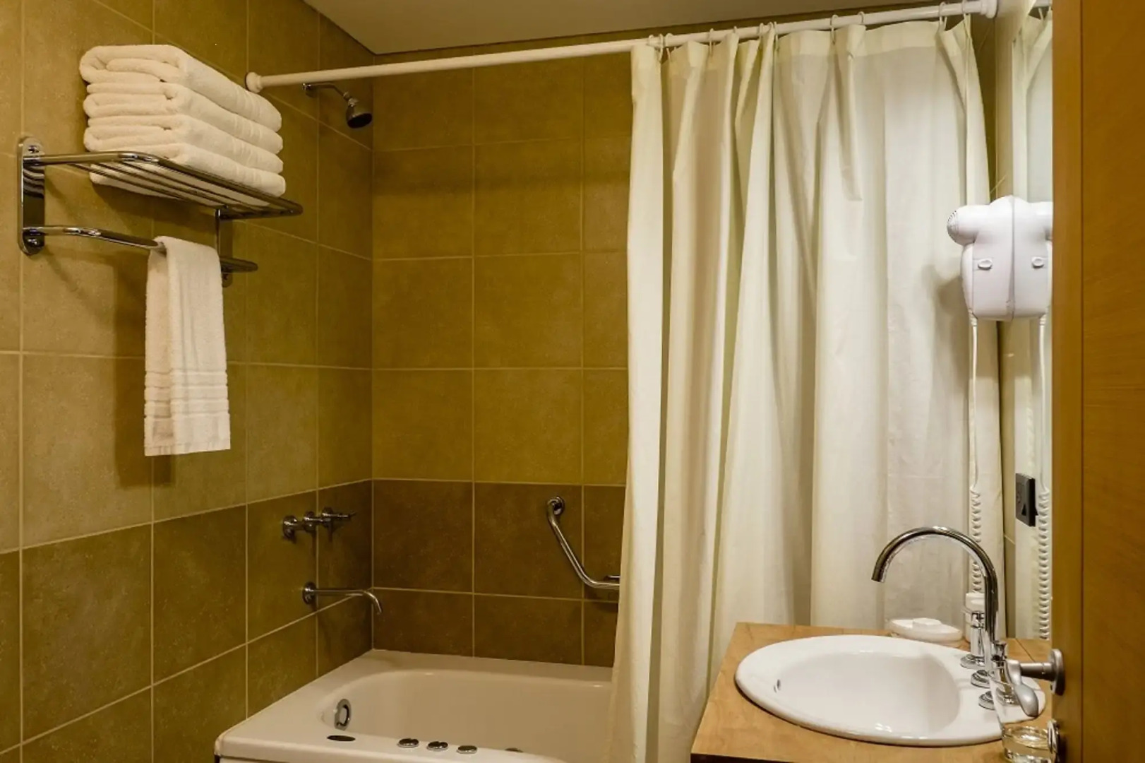 Bahía Montaña Hotel