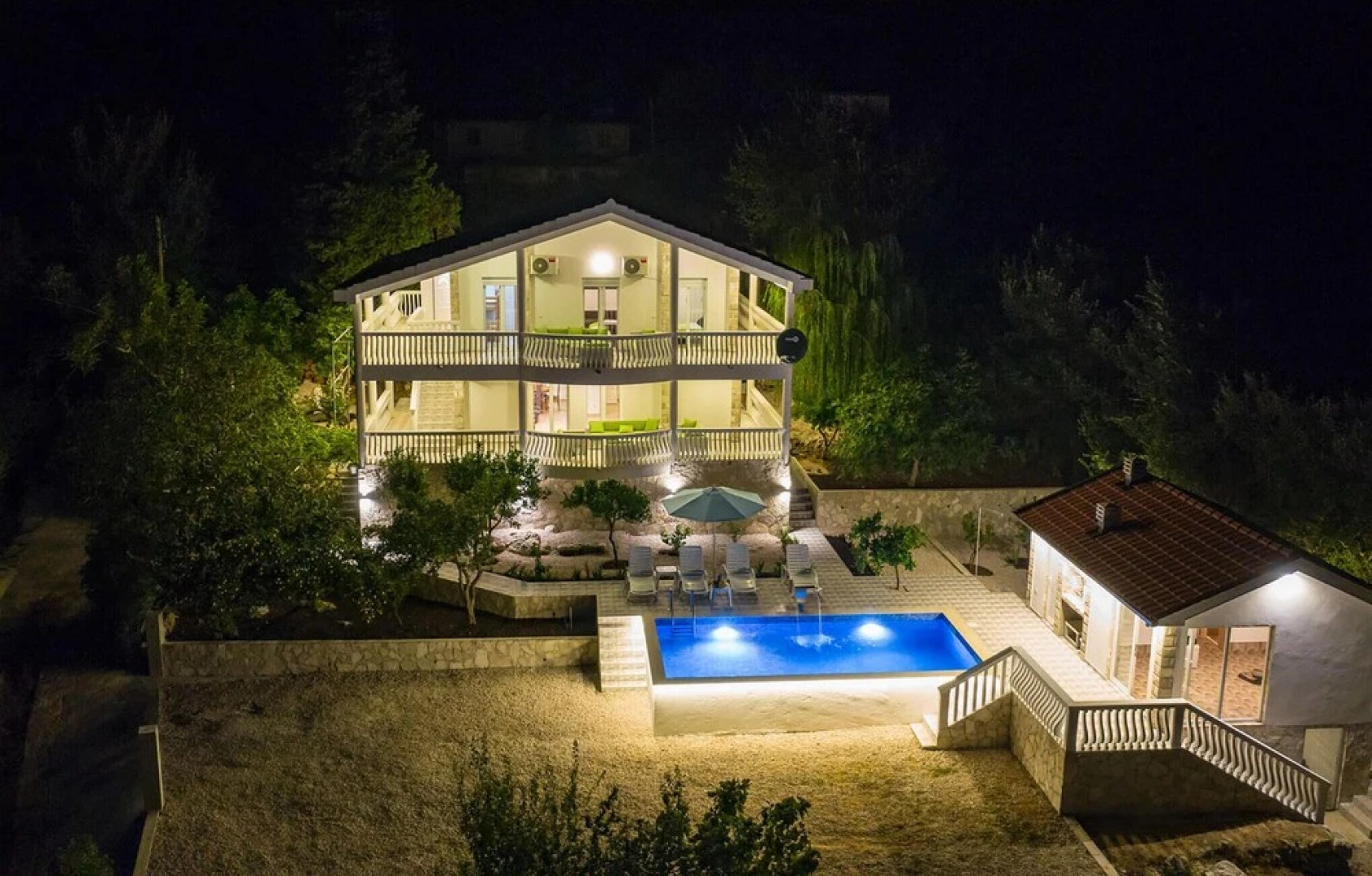 Nice home in Herceg Novi w/ Outdoor swimming pool, Sauna and 4 Bedrooms