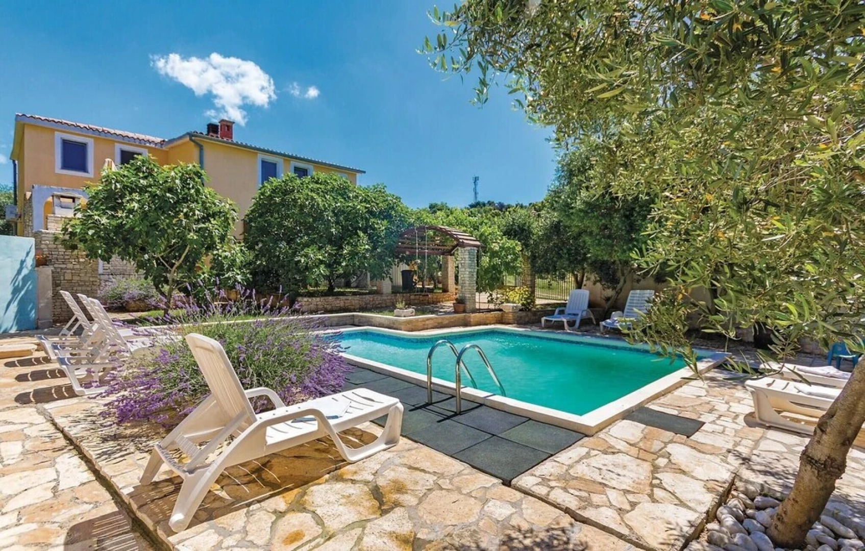 Beautiful Home in Medulin With Wifi and 4 Bedrooms