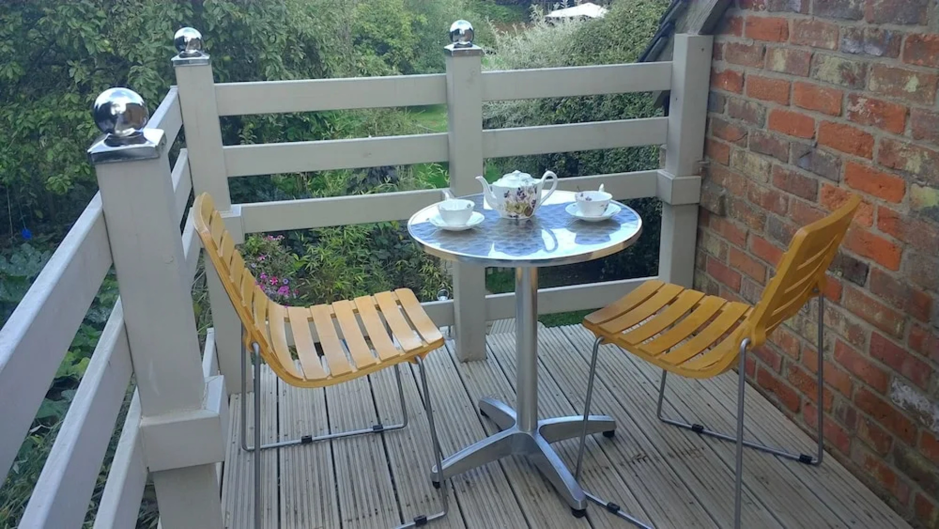 Whispering Cottages Bed and Breakfast