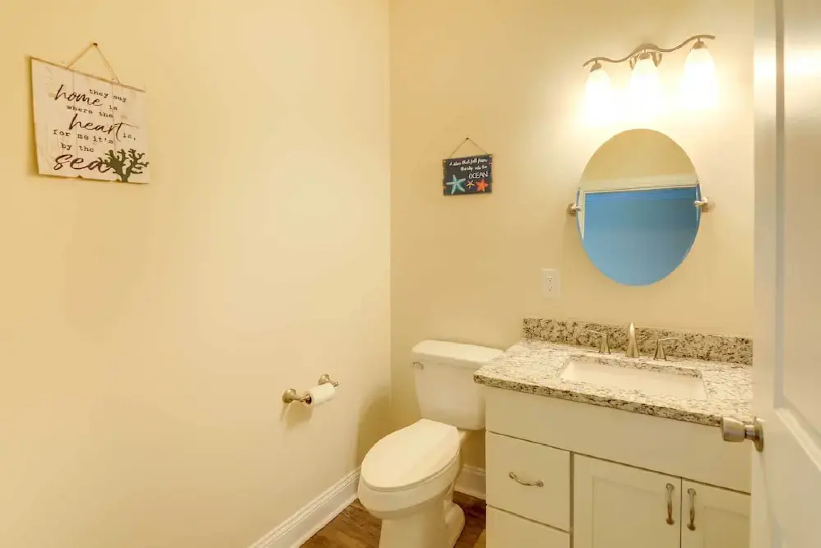 Emerald Isle Vacation Home: Walk to Beach!