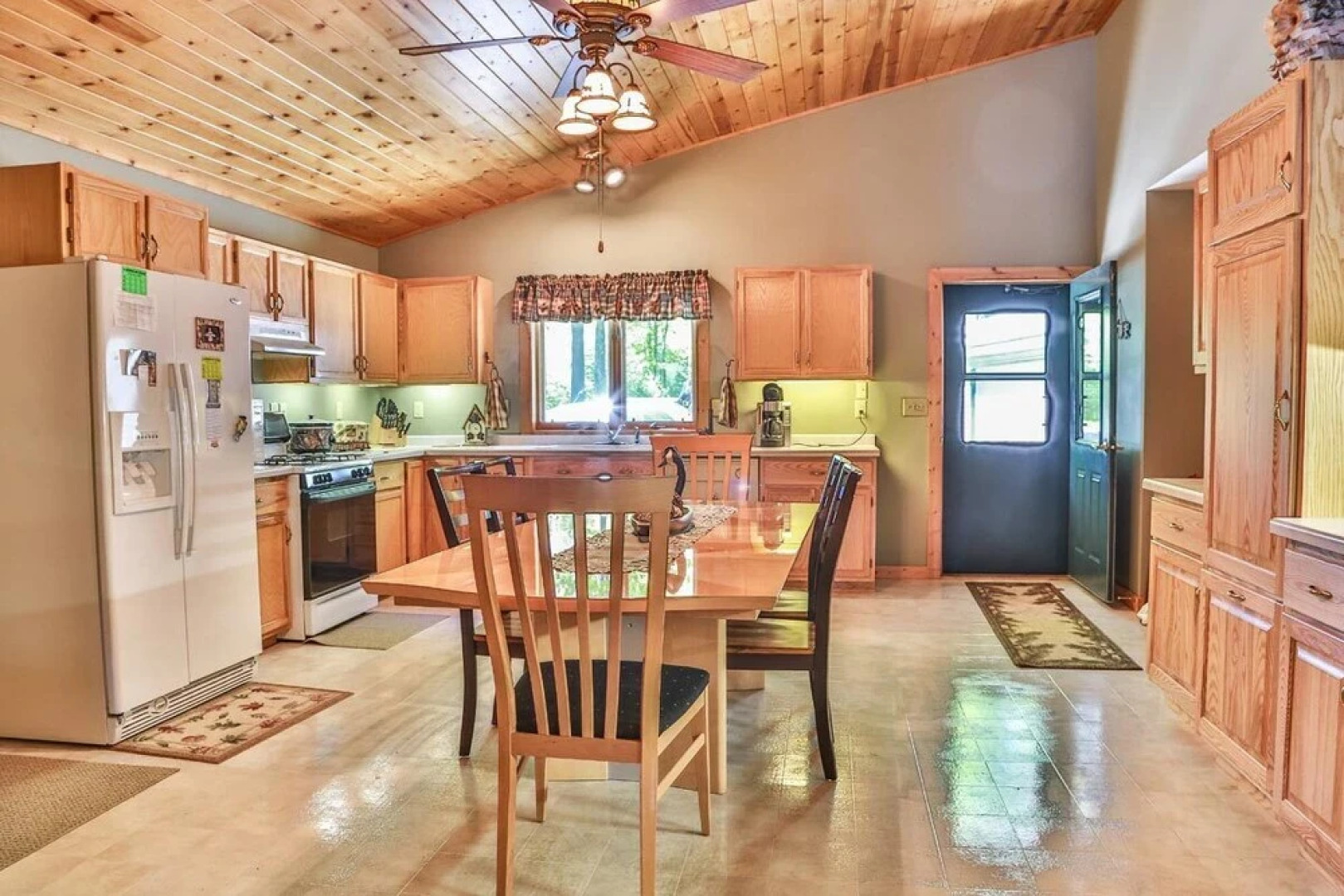 Esox Inlet - 4 Br Home