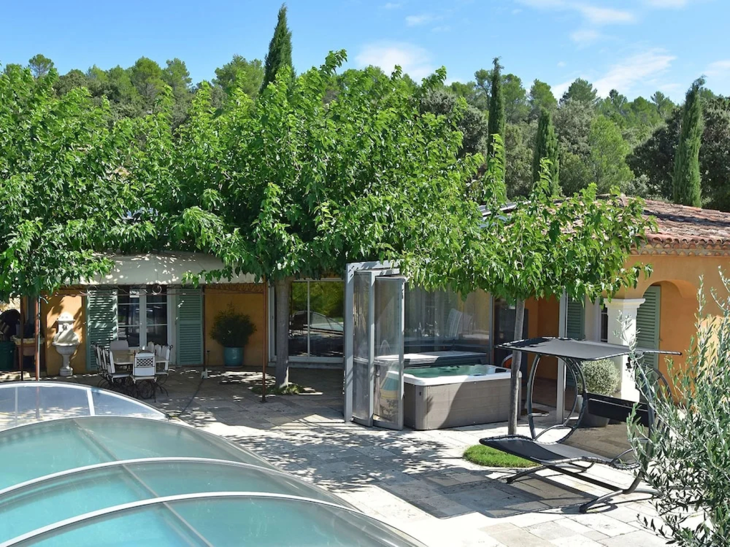 Stunning Villa Near Regusse With Private Swimming Pool