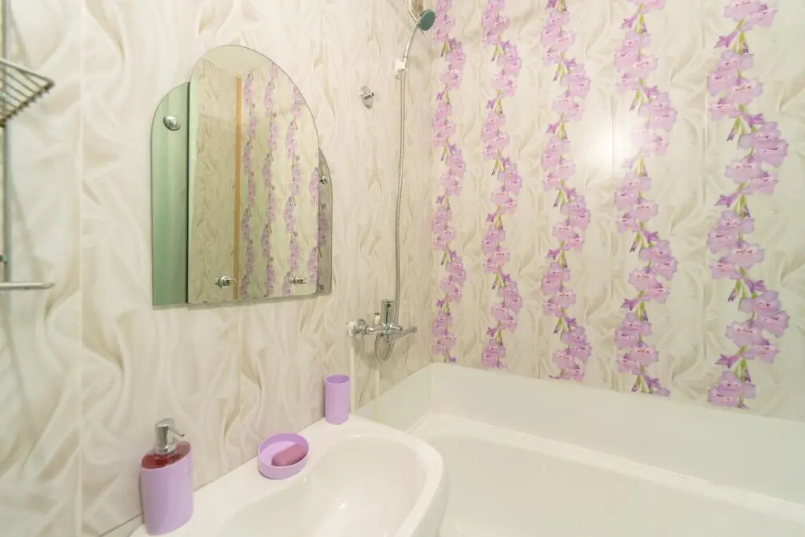 Пять звезд на Мира 94