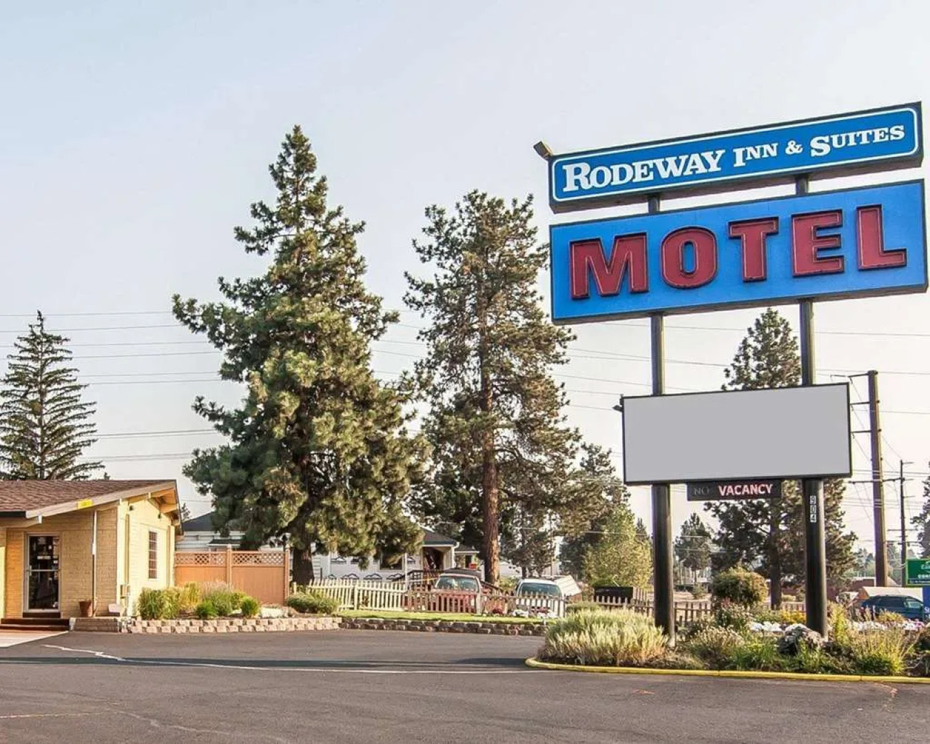 Rodeway Inn & Suites