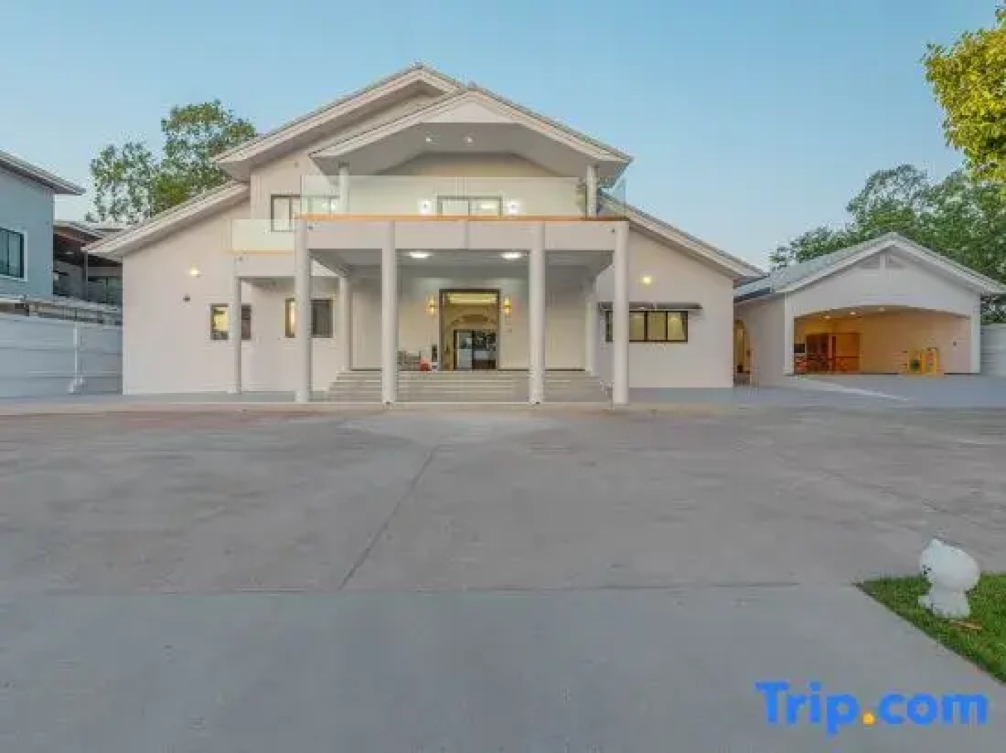 Pattaya Grand Villa 6 Bedroom 8 Bath (Private Pool, KTV, Sauna, Fitness Area)