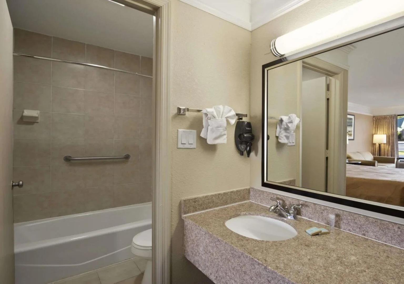 Studio 6 Suites Hinesville, GA