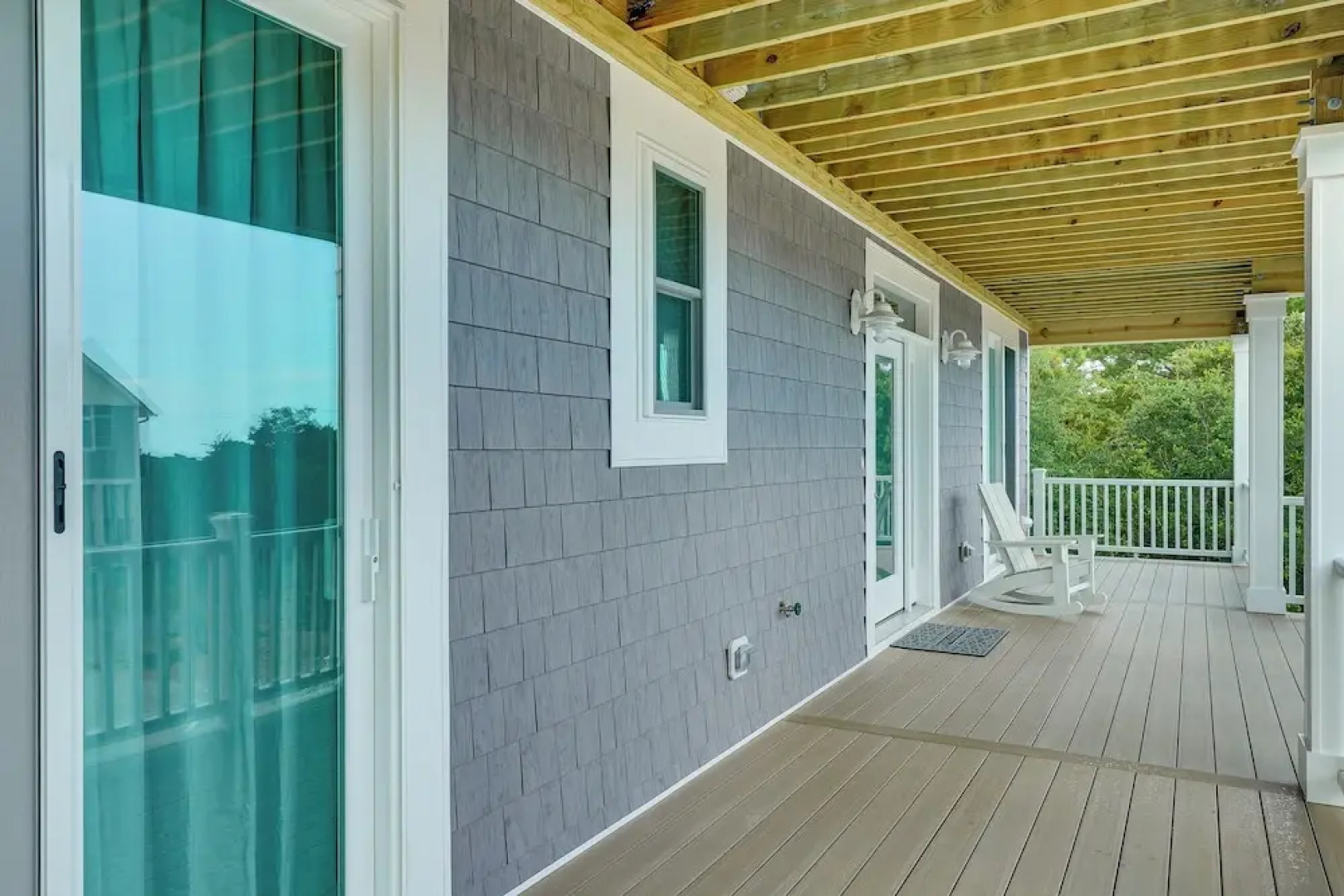 Walk to Beach: Southern Shores Retreat w/ Hot Tub