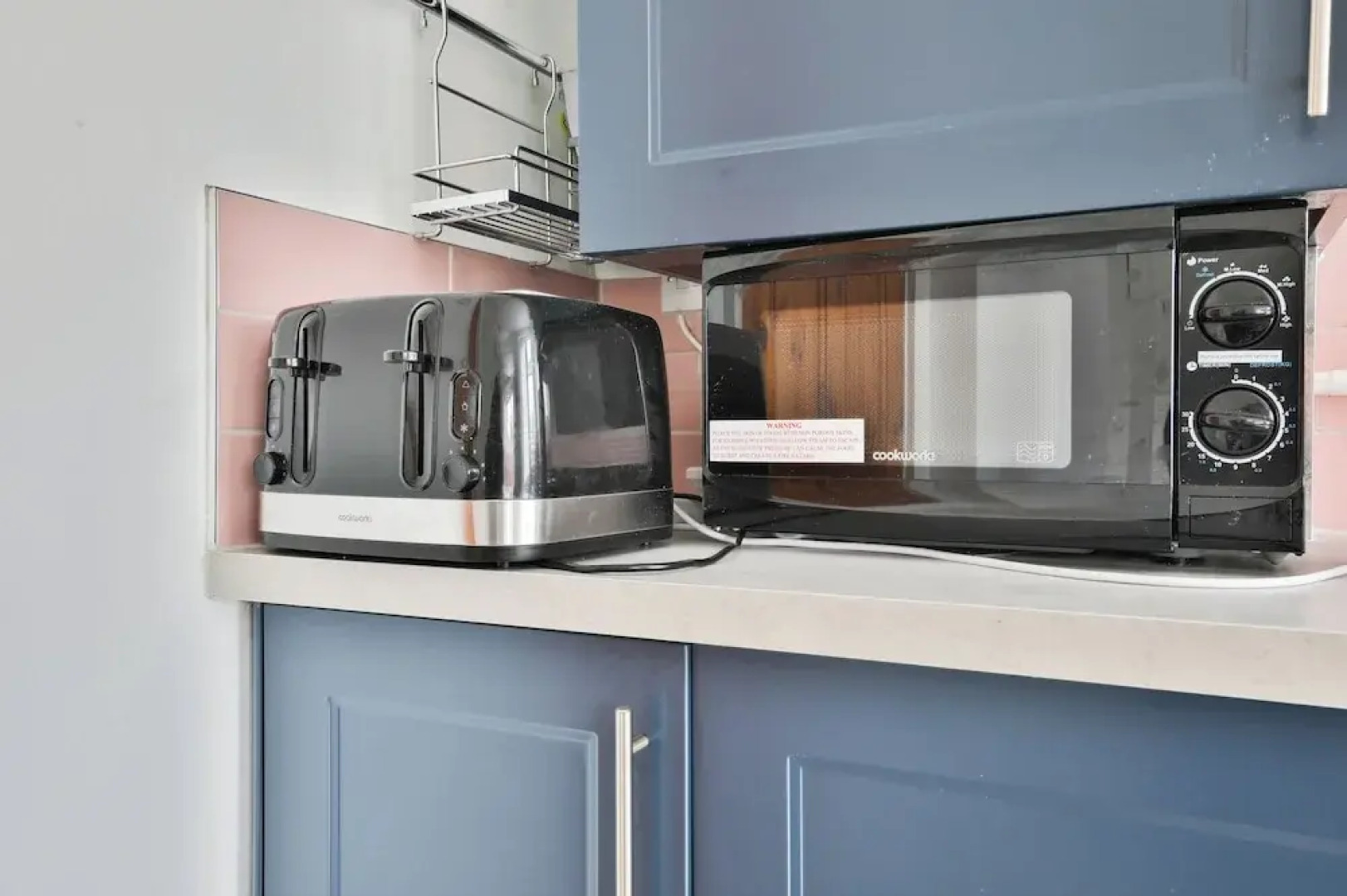 3 Bed House with Private Parking