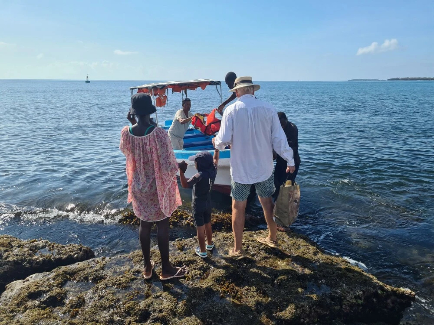 Room in Guest Room - Dolphin Suite 40 m2 in Villa 560 m2, Indian Ocean View