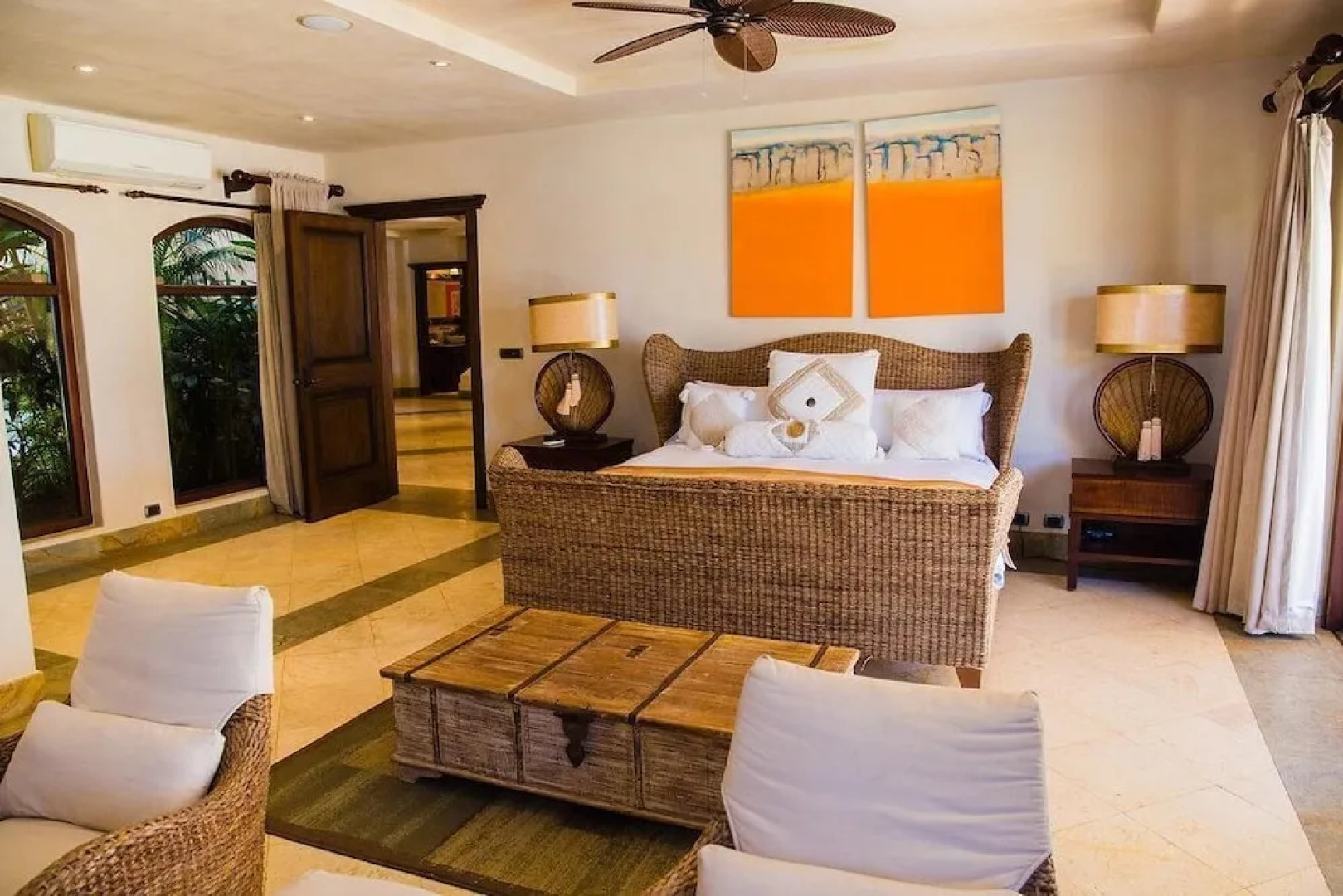 Luxurious Beachfront Mansion with a Stunning Infinity Pool in Playa Flamingo