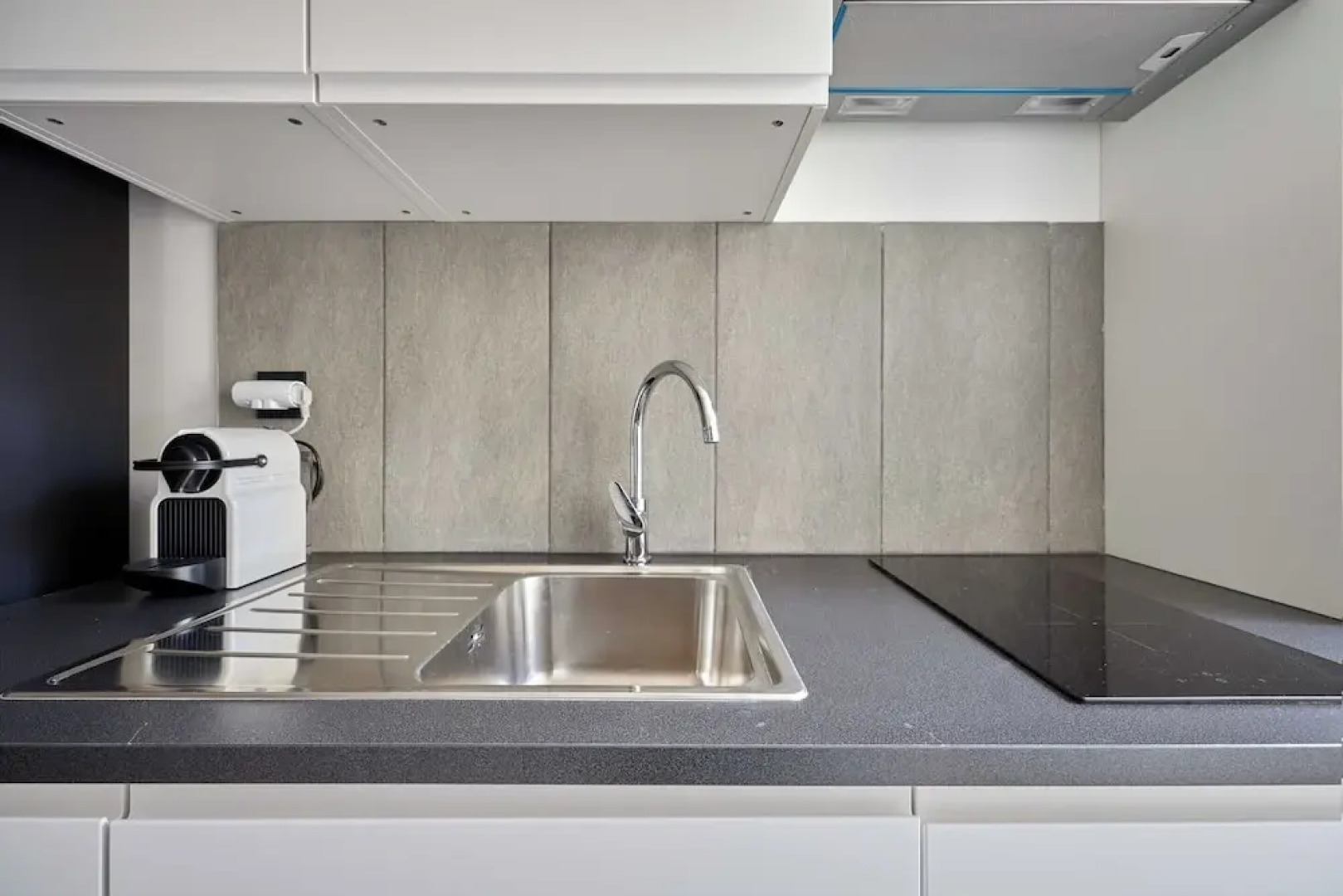 Beautiful Equipped Apartment in Downtown Deauville 4p/1br With Patio