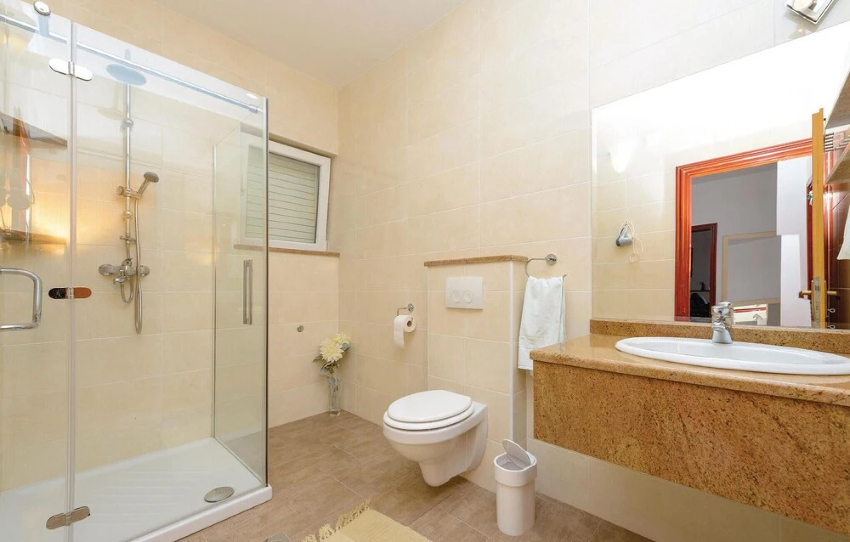 Stunning Home in Mocici With Wifi and 4 Bedrooms