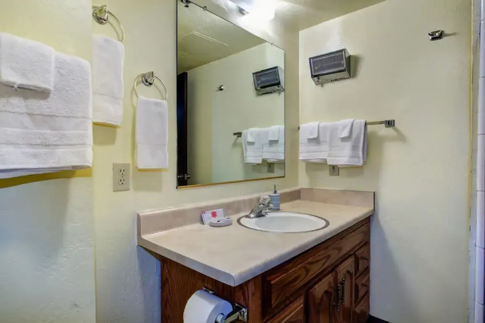 Cozy Corner Studio-a112