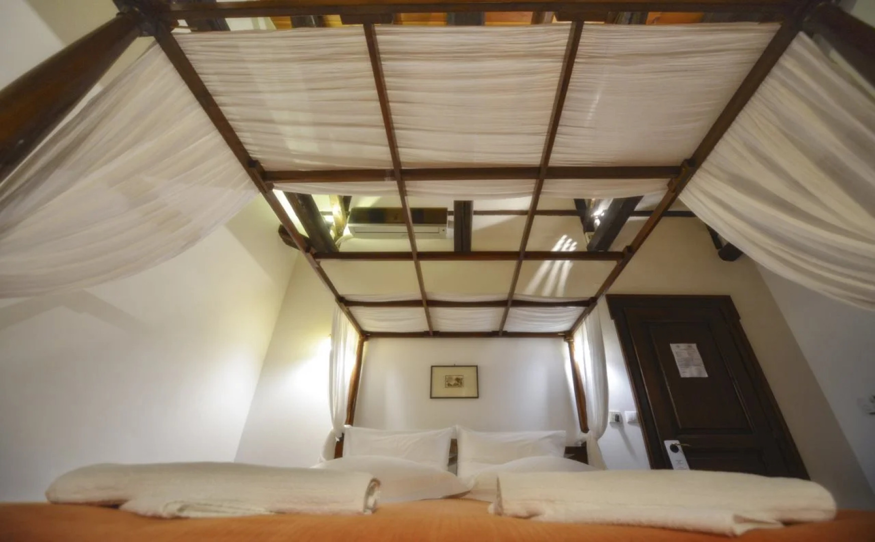 Eos Authentic Experience