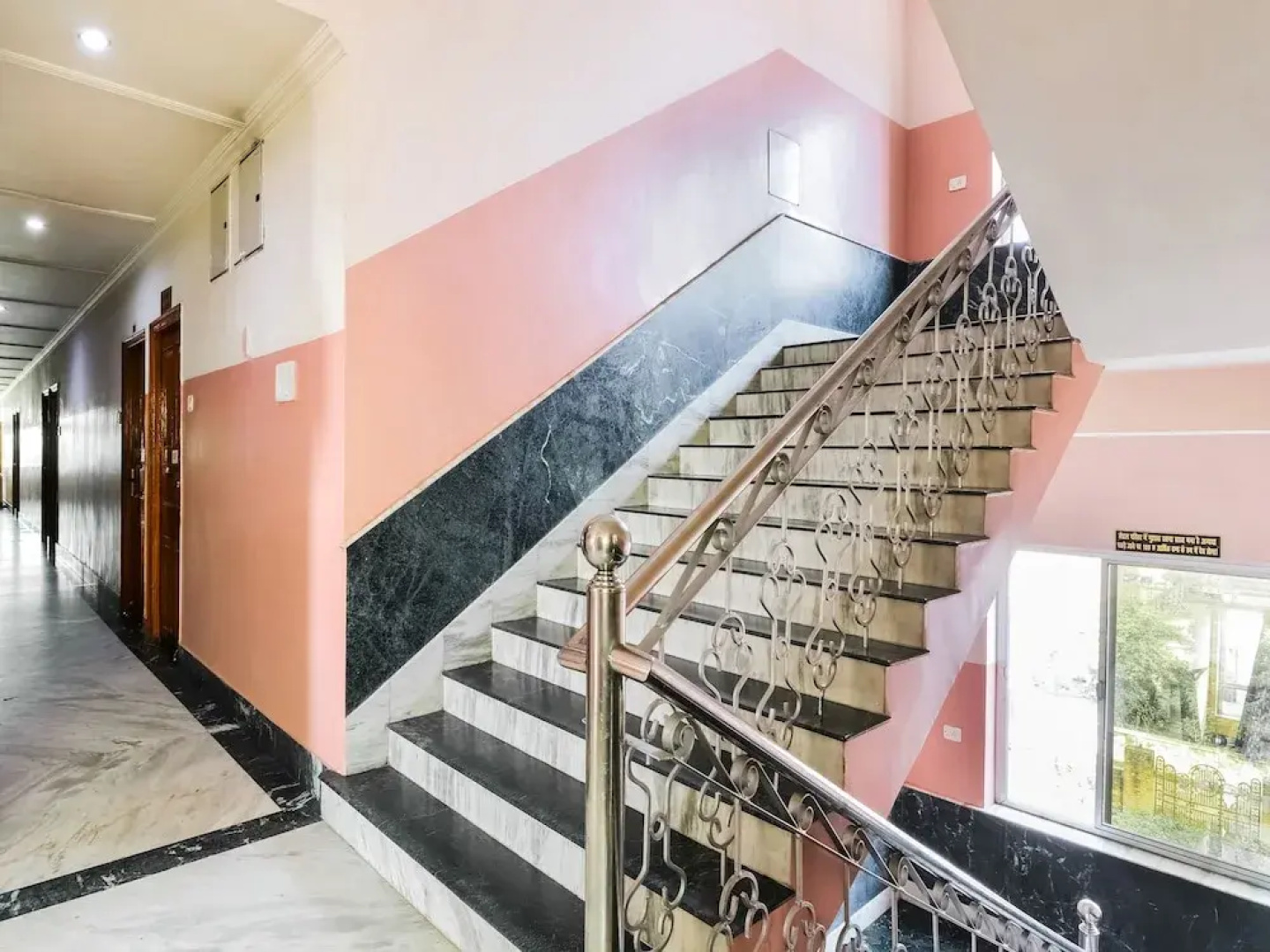 OYO 30121 Hotel Shanti Inn